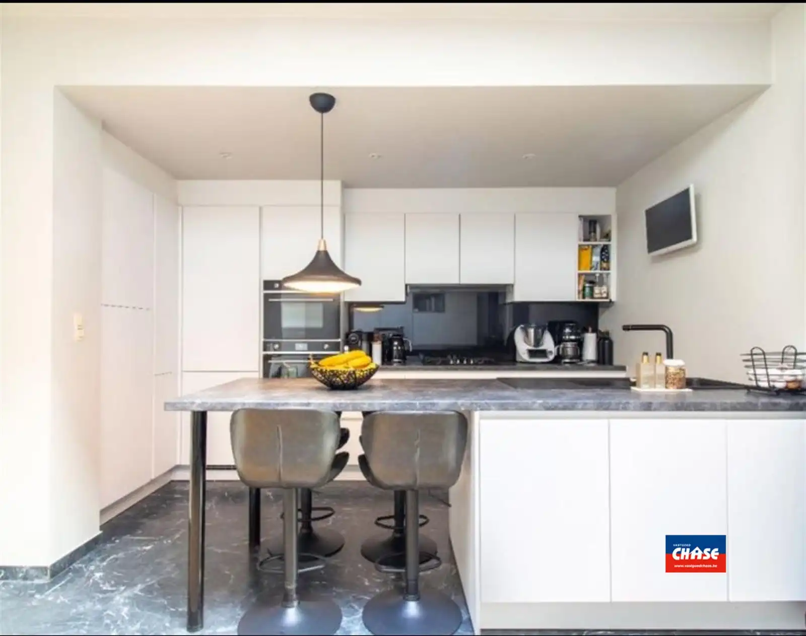 Instapklare bel-étage met 2 slpks, garage en tuin foto 10