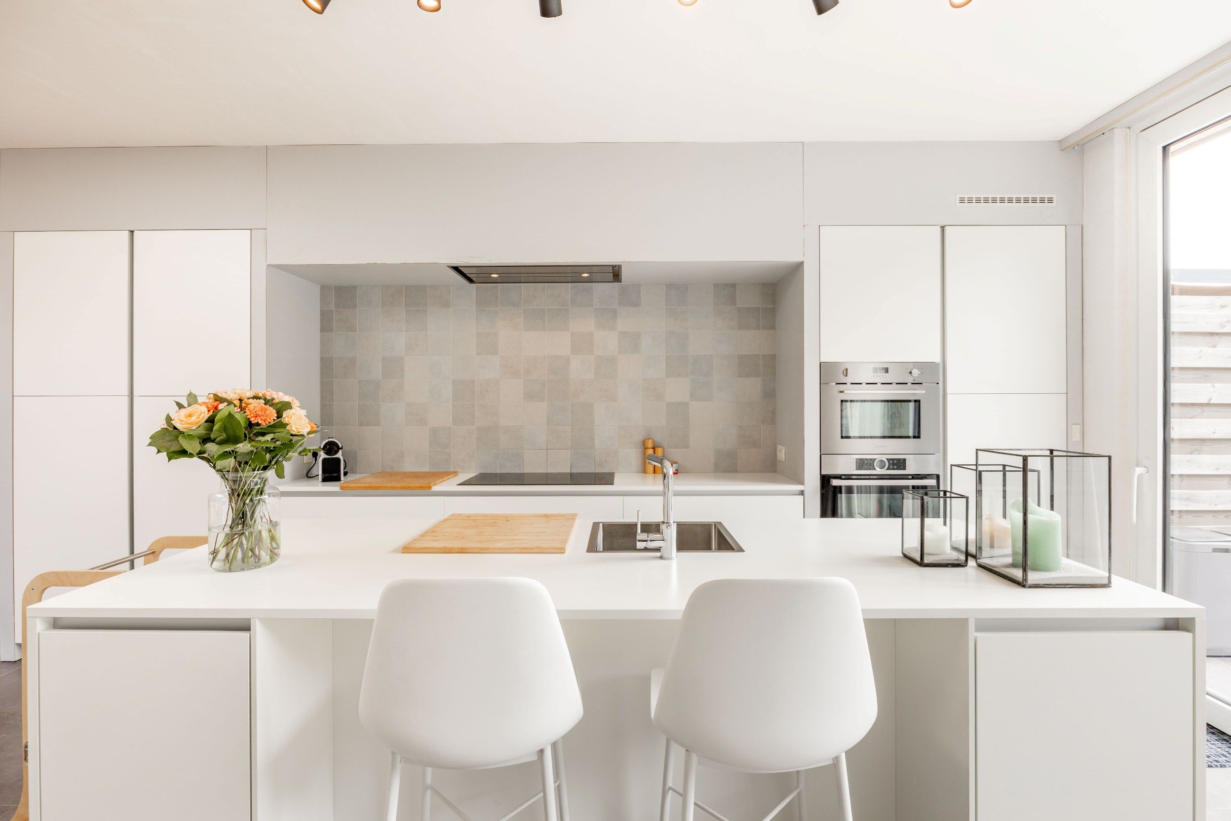 SUBLIEM GERENOVEERDE RIJWONING MET UITWEG foto 5