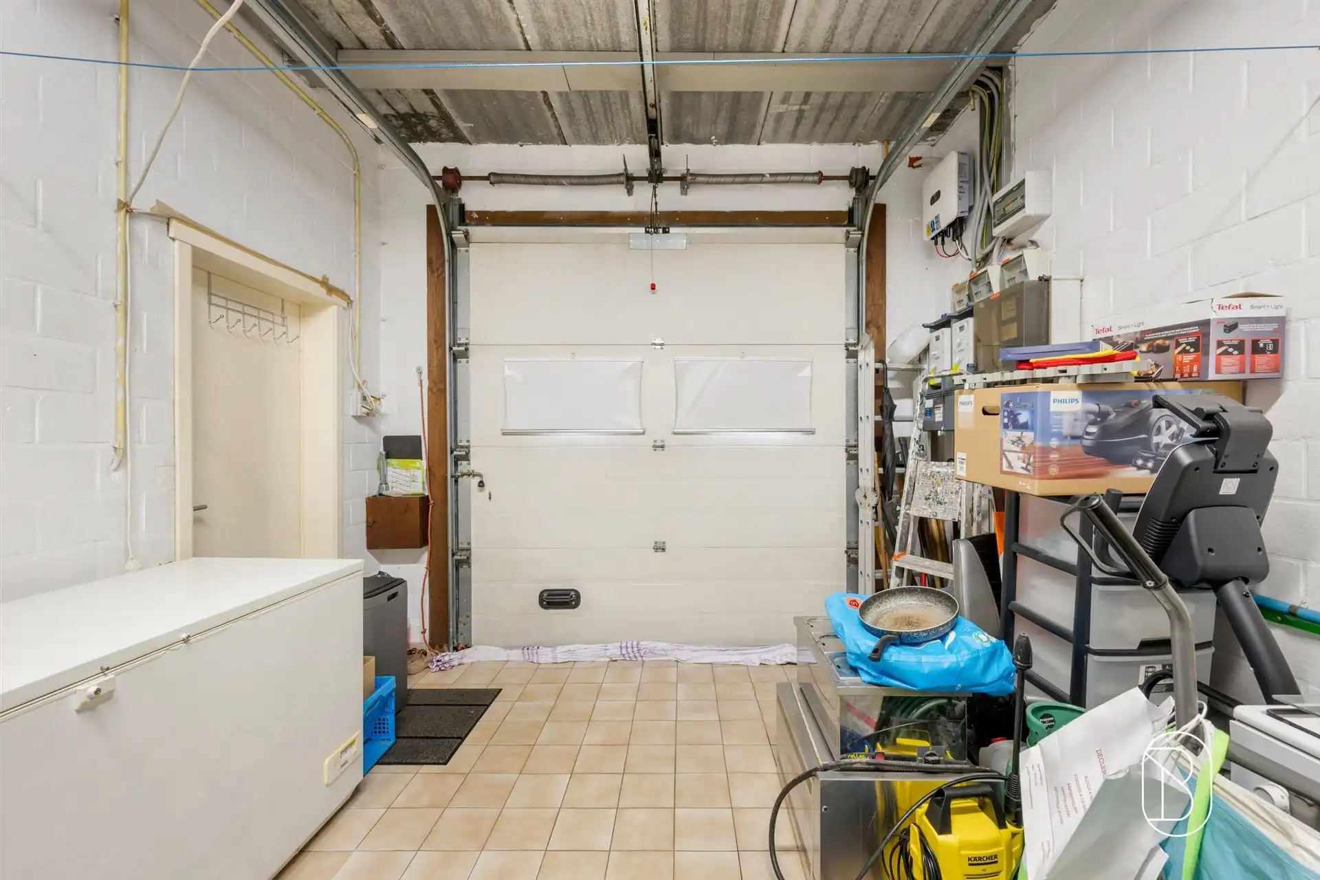 Ruime woning met atelier, bureau en maar liefst 3 garages foto 6