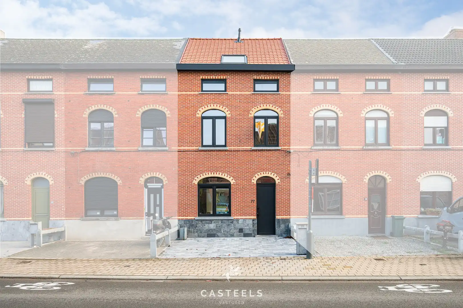 Prachtige gerenoveerde gezinswoning te Merelbeke-Melle foto {{pictureIndex}}