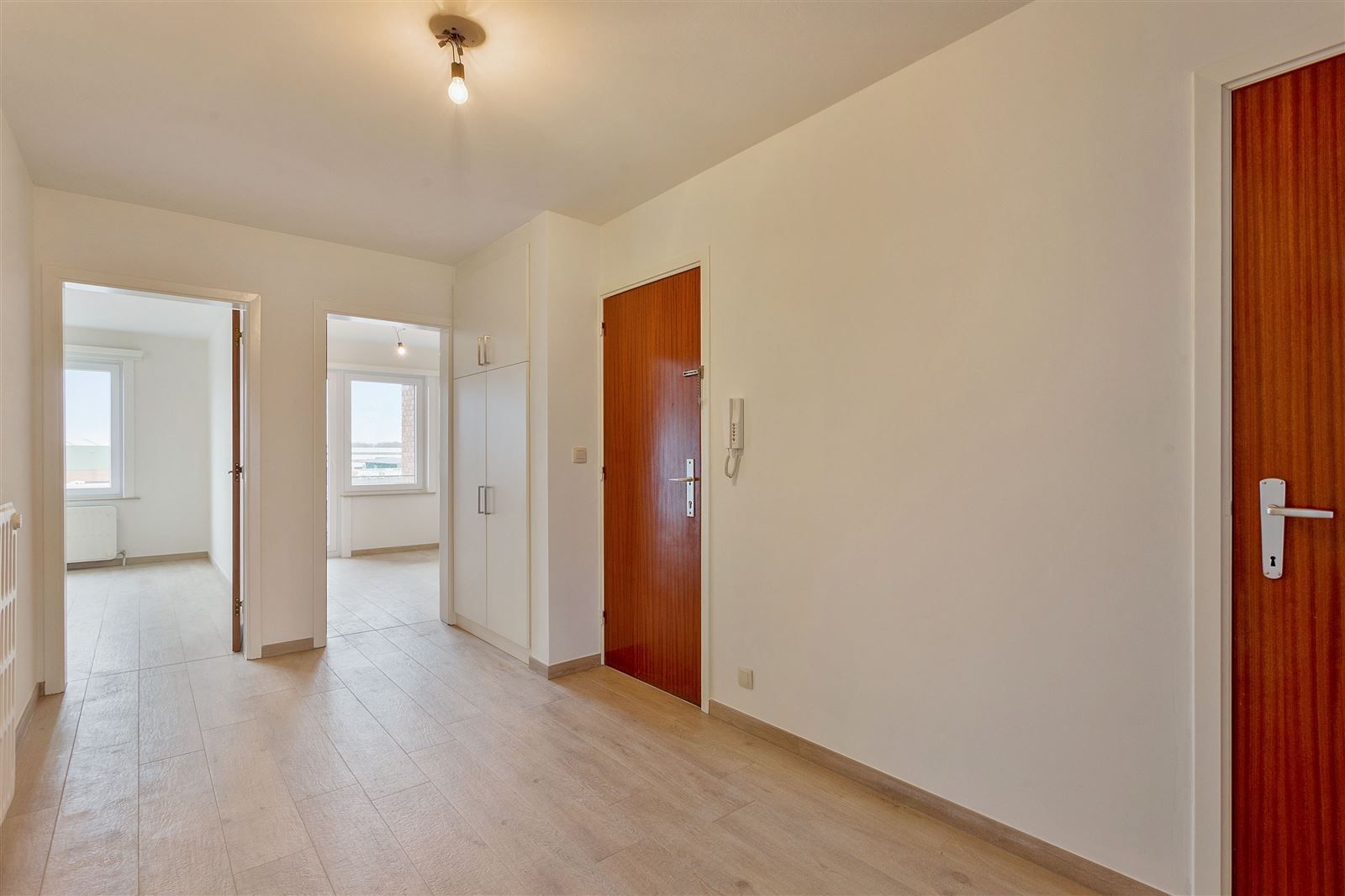 Modern appartement met 2 slaapkamers + bureau en parking! foto 4