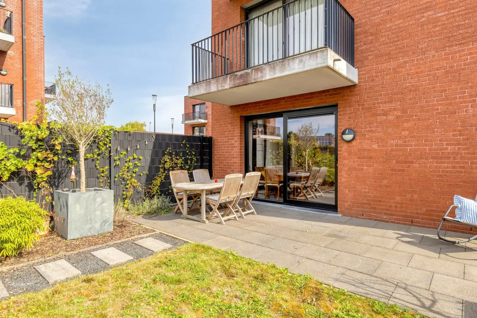 Rustig gelegen en instapklaar appartement met 1 slaapkamer, ruime tuin en private autostaanplaats. foto 18