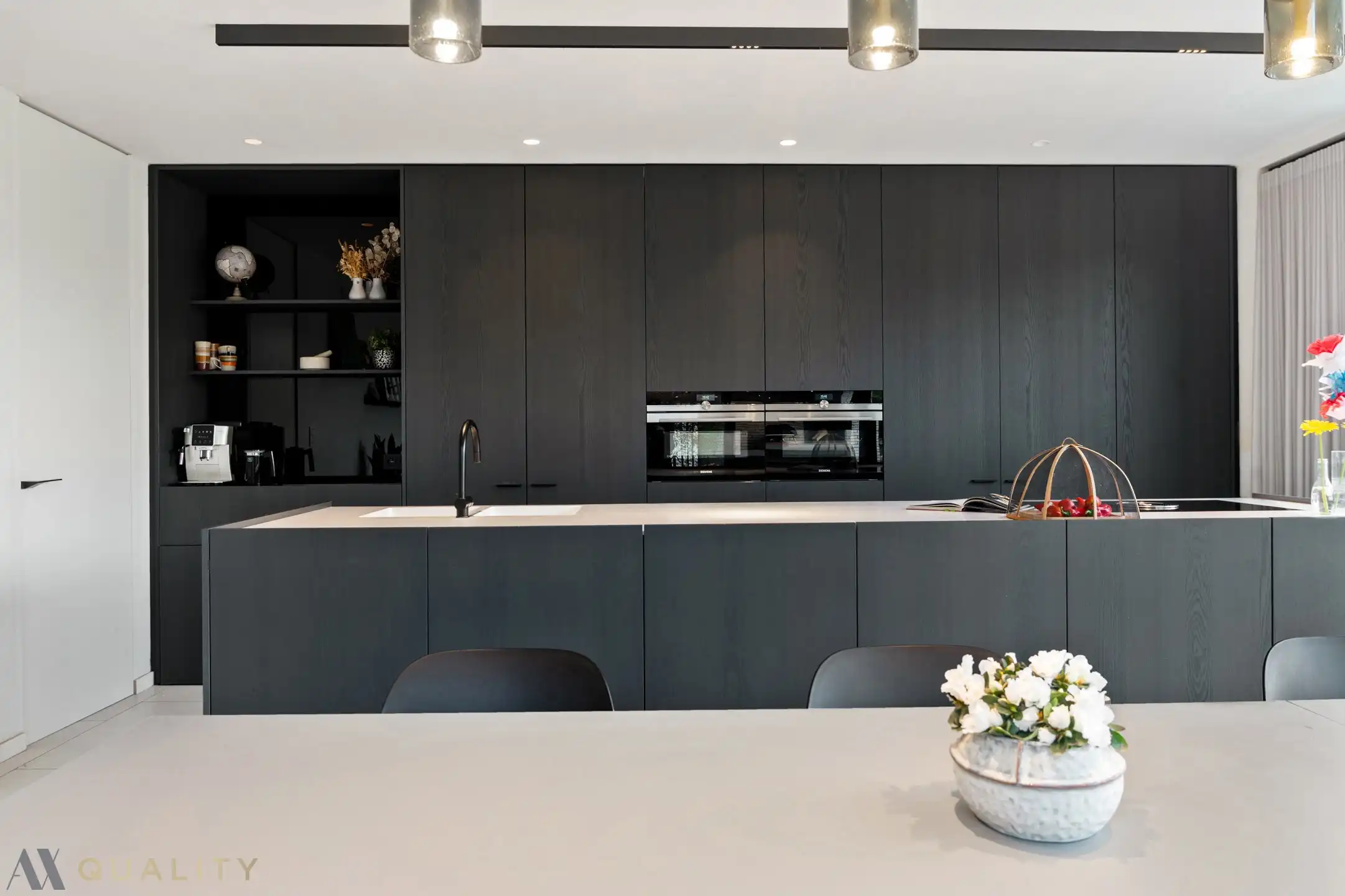 Moderne, energiezuinige woning met 5 slpk., 2 badk., bureel, inpandige garage, oprit, terras en tuin foto 6