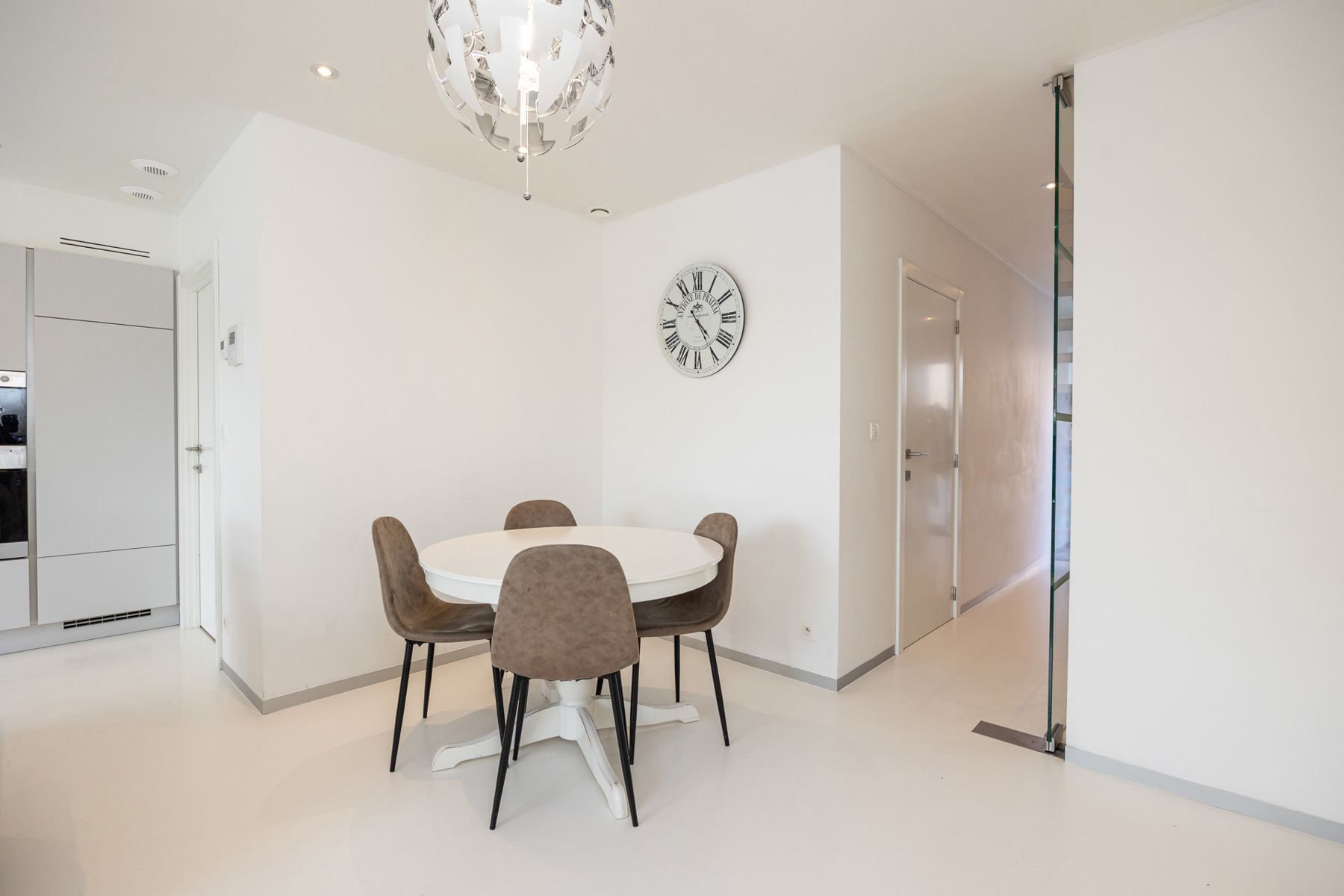 Moderne gezinswoning in landelijke omgeving. foto 5