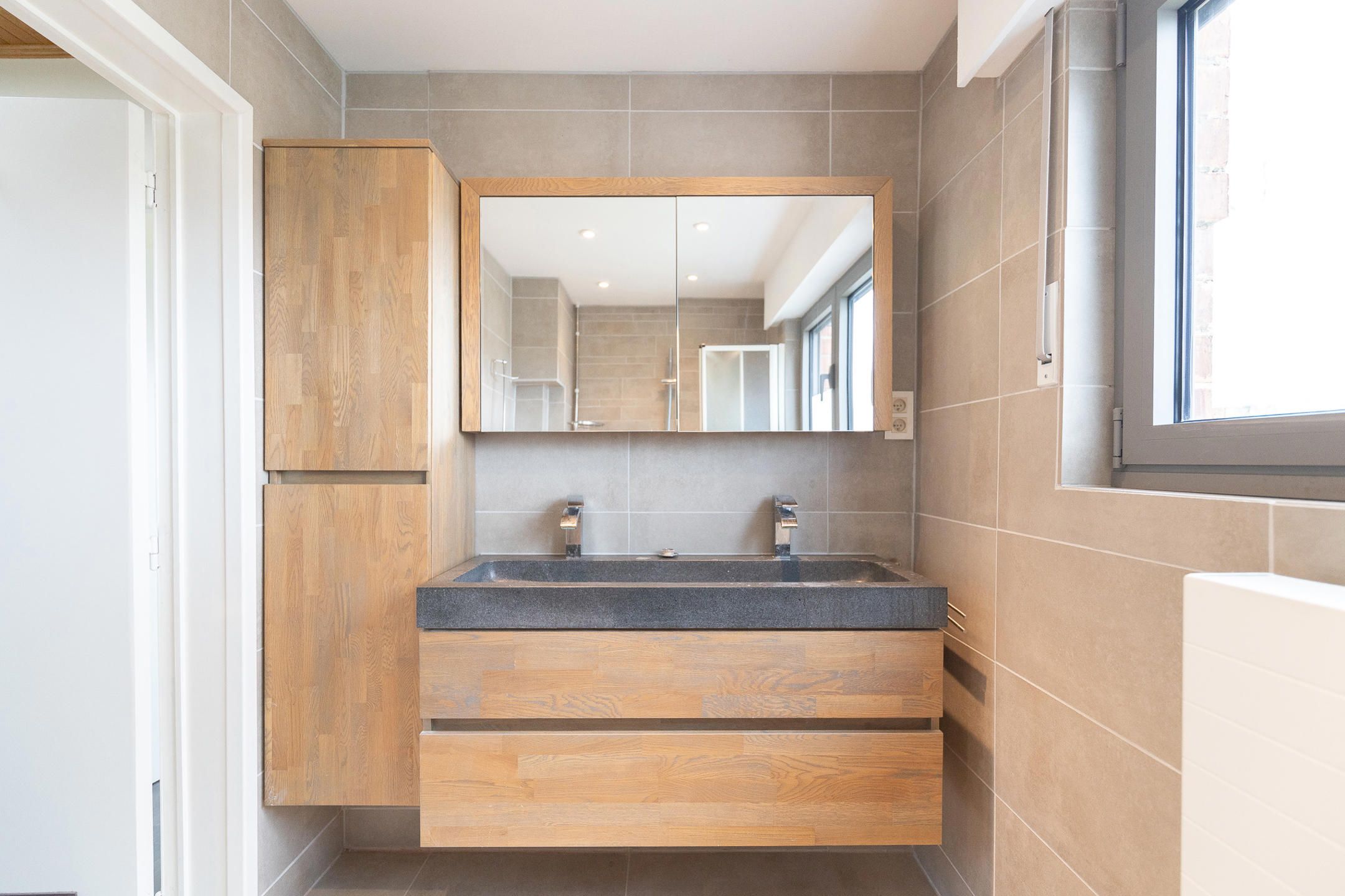 Gerenoveerde woning in een rustige straat foto 9