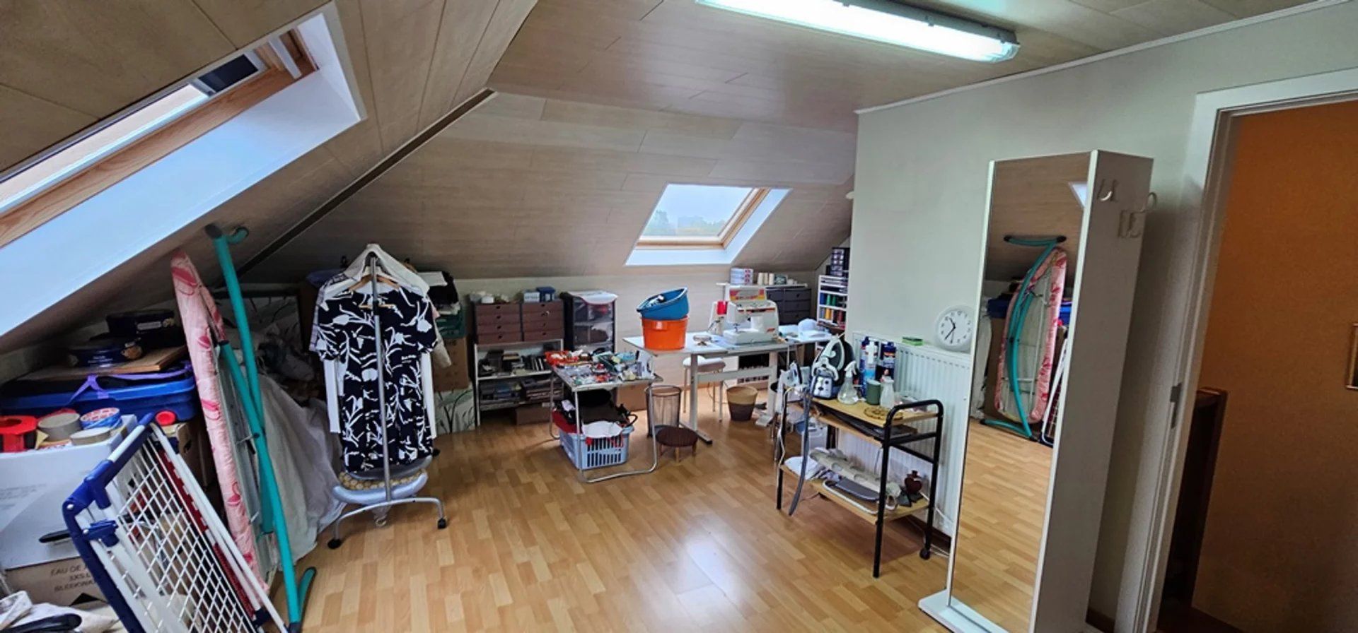Ruime, recente, instapklare, energiezuinige half open bebouwing met degelijke en kwalitatieve afwerking en zonnepanelen, gelegen net buiten de grote ring van Hasselt. foto 29