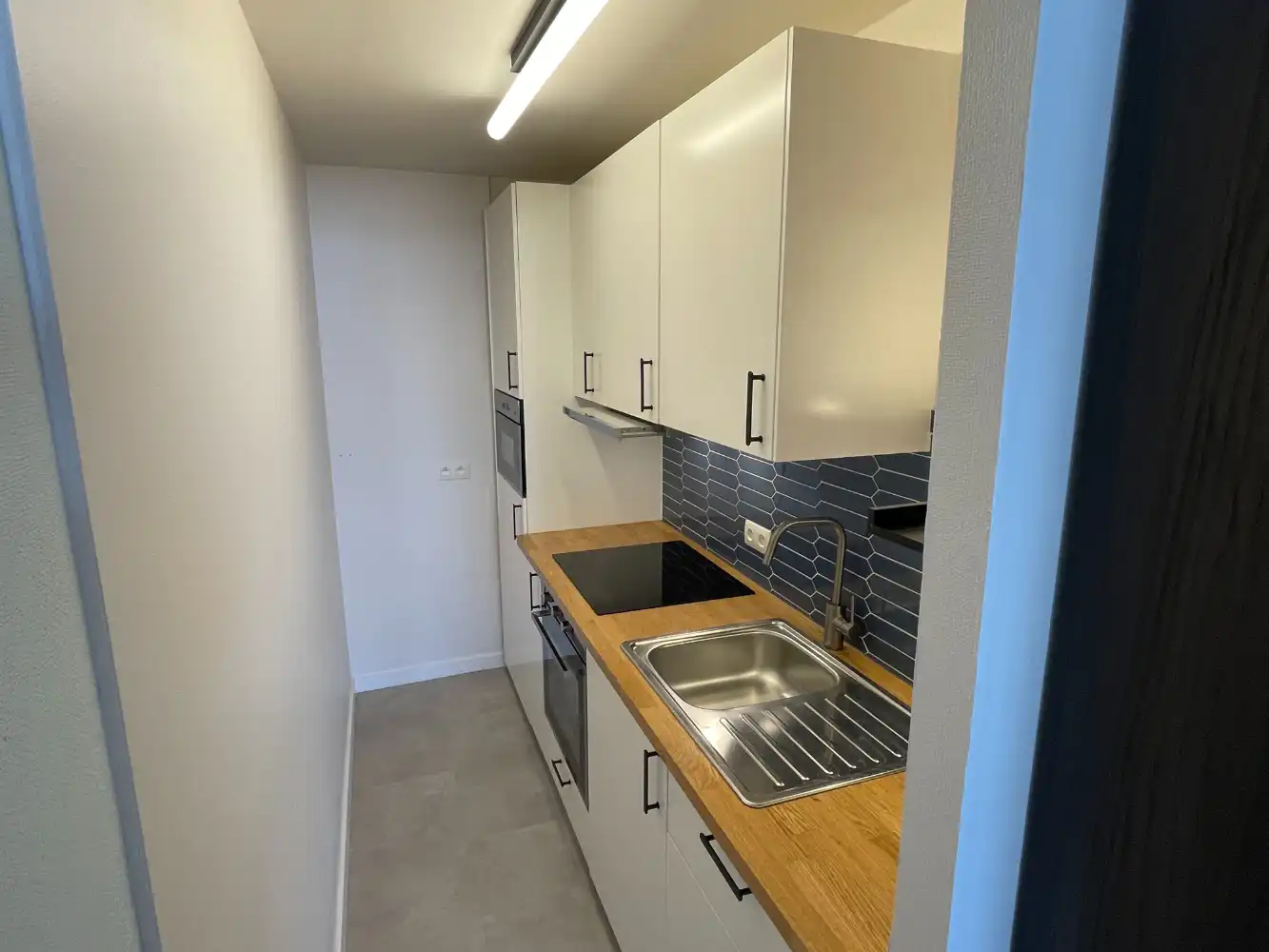 Gezellige studio met frontaal zeezicht te huur. foto 4