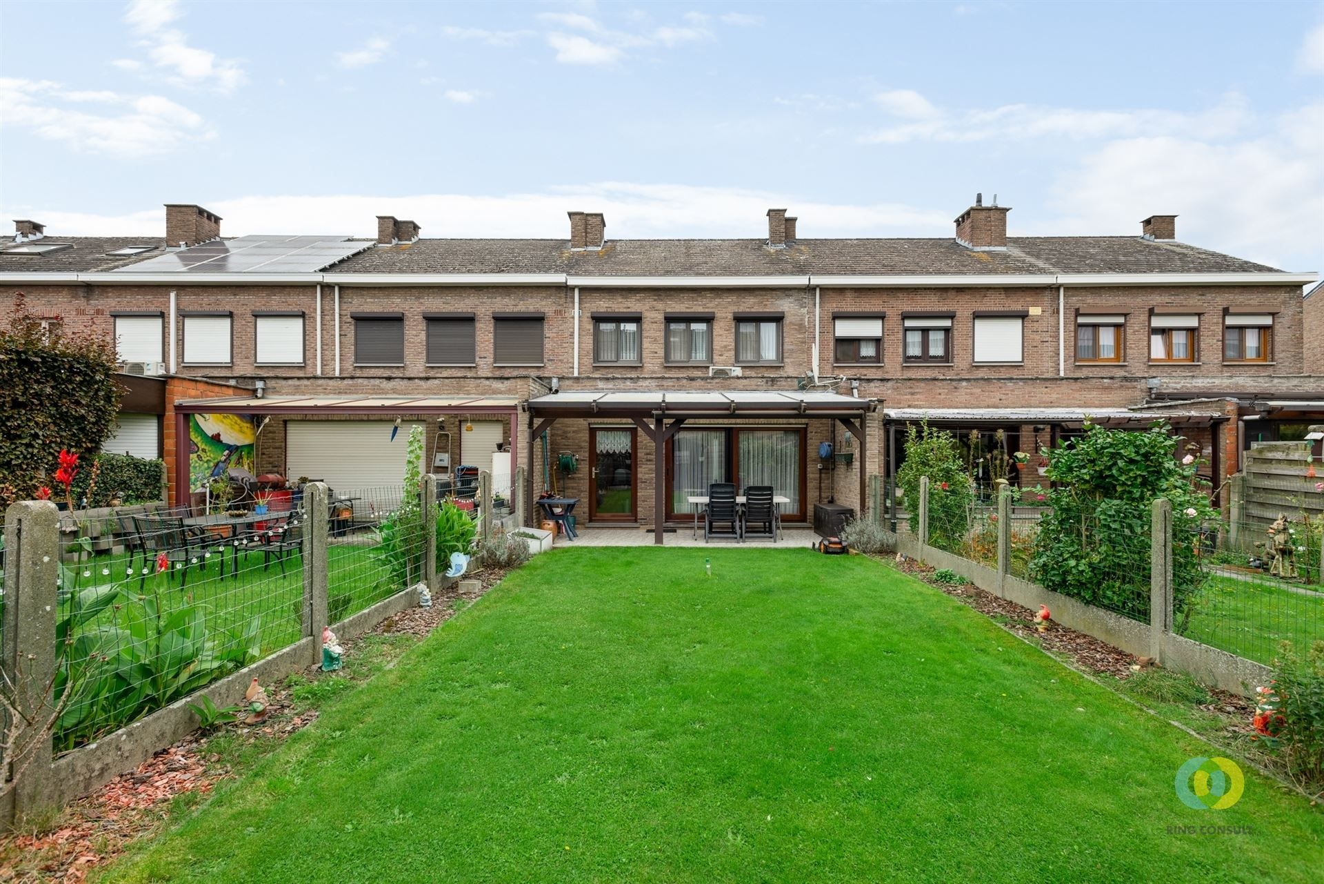 ** IN OPTIE ** Goed onderhouden woning op een rustige, groene locatie foto 10