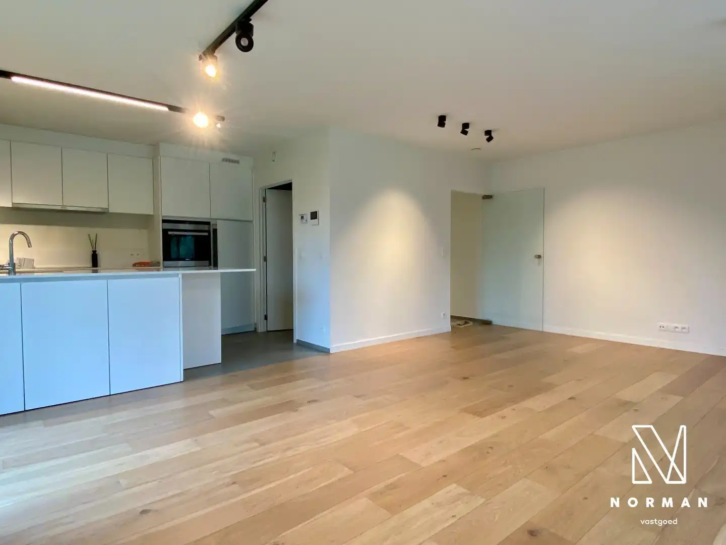 Gelijkvloers appartement in centrum Zwevegem met 2 slaapkamers en voor-en achtertuin foto 3