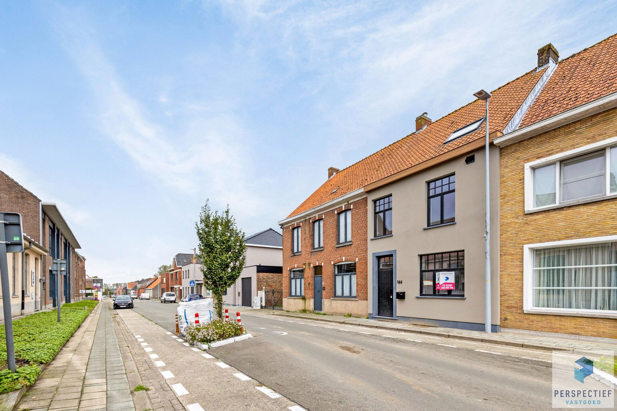 Quasi nieuwbouwwoning met landelijk uitzicht, gelegen in het landelijke Oostveld foto {{pictureIndex}}