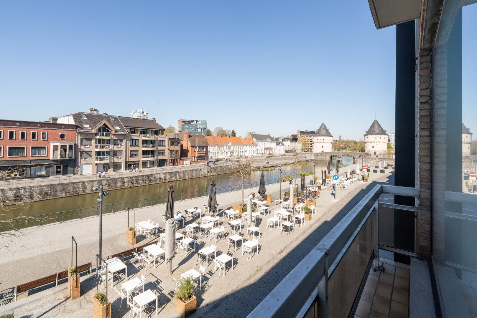 RUIM APPARTEMENT MET 2 SLAAPKAMERS OP TOPLOCATIE foto 2