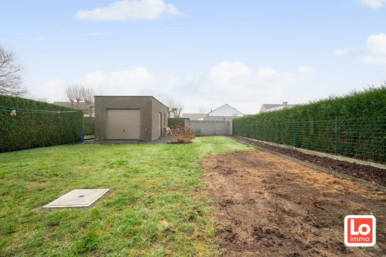 VERKOCHT!! Instapklare halfopen woning met afzonderlijke garage op toplocatie in hartje Lochristi! foto 17
