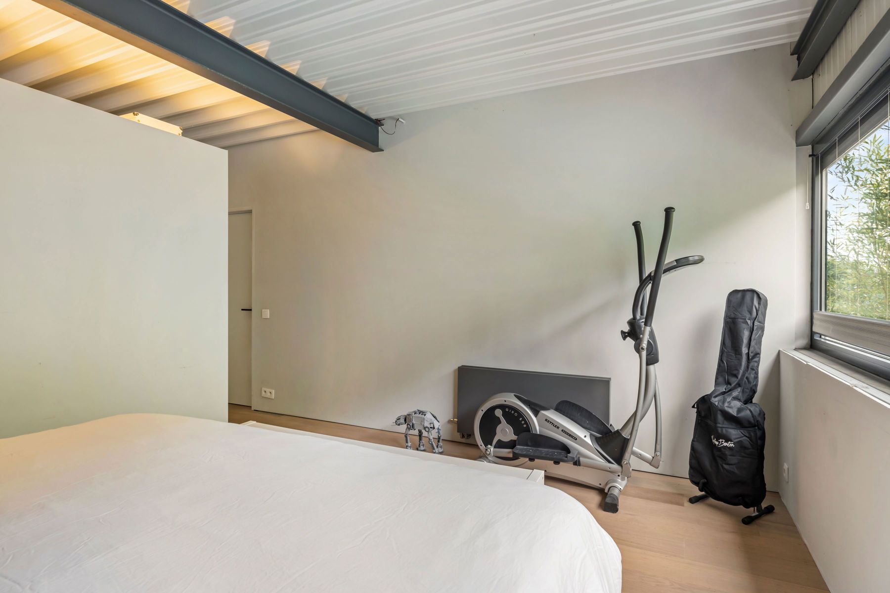Vrijstaande villa met 4 slpk, zwembad & prachtige badkamer foto 19