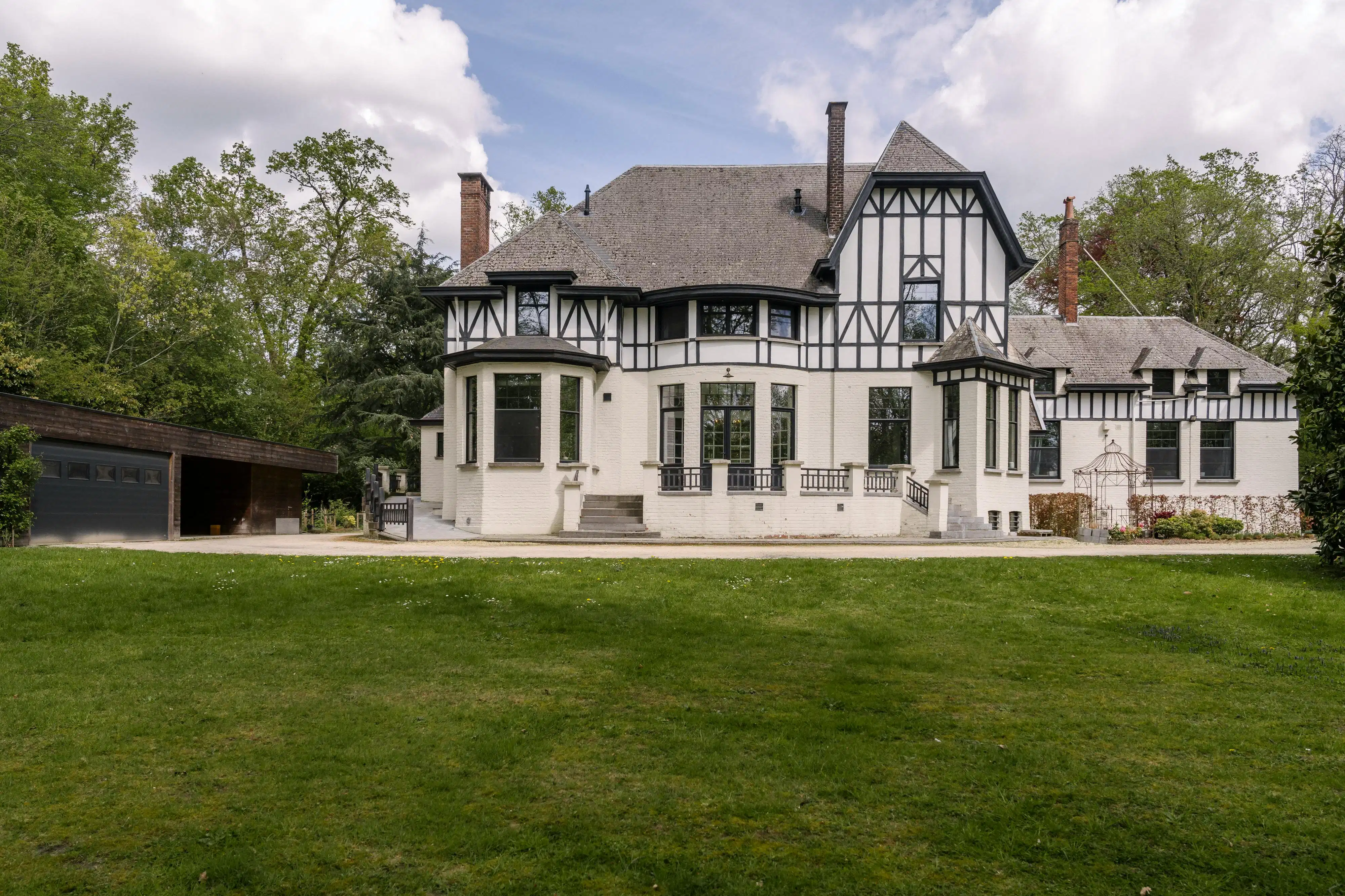Hoofdfoto van de publicatie: Exclusief landhuis met kantoormogelijkheden in Melle