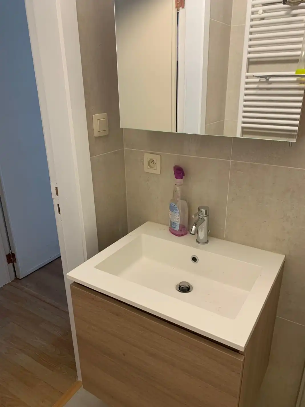 Ongemeubeld éénslaapkamer-appartement met frontaal zeezicht foto 14