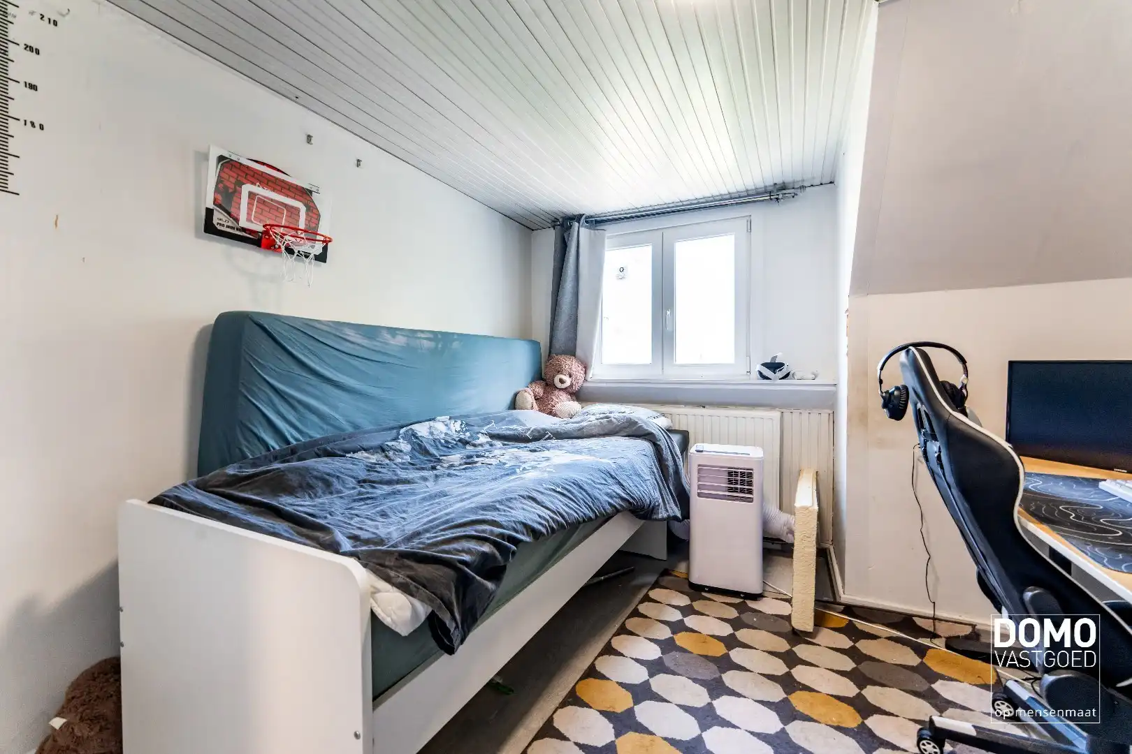 RUIM APPARTEMENT MET 2 SLAAPKAMERS, 2 ZOLDERKAMERS EN 2 GARAGES TE RUNKST foto 8