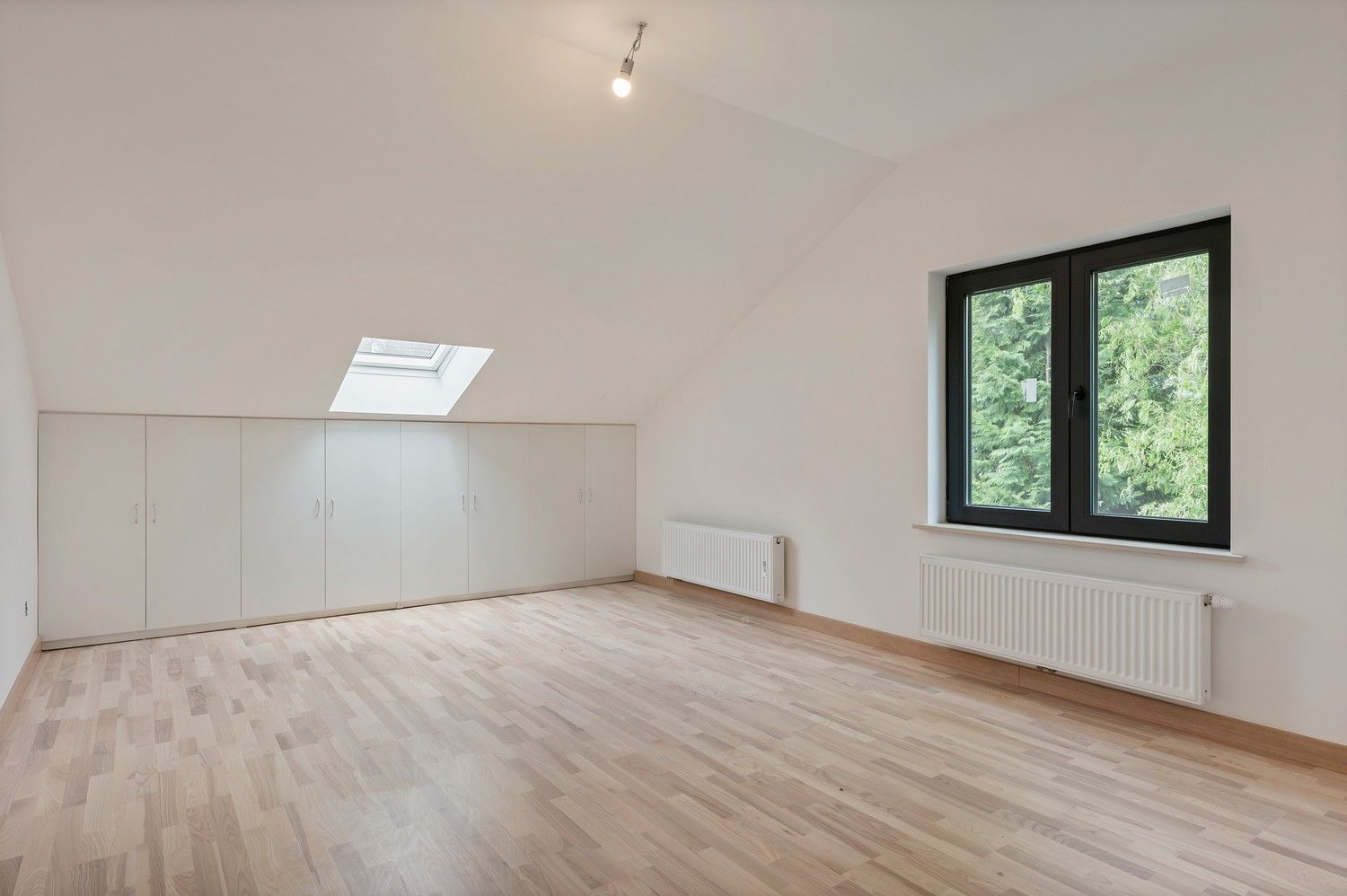 Prachtig gerenoveerde woning met o.a. 3 slaapkamers foto 25