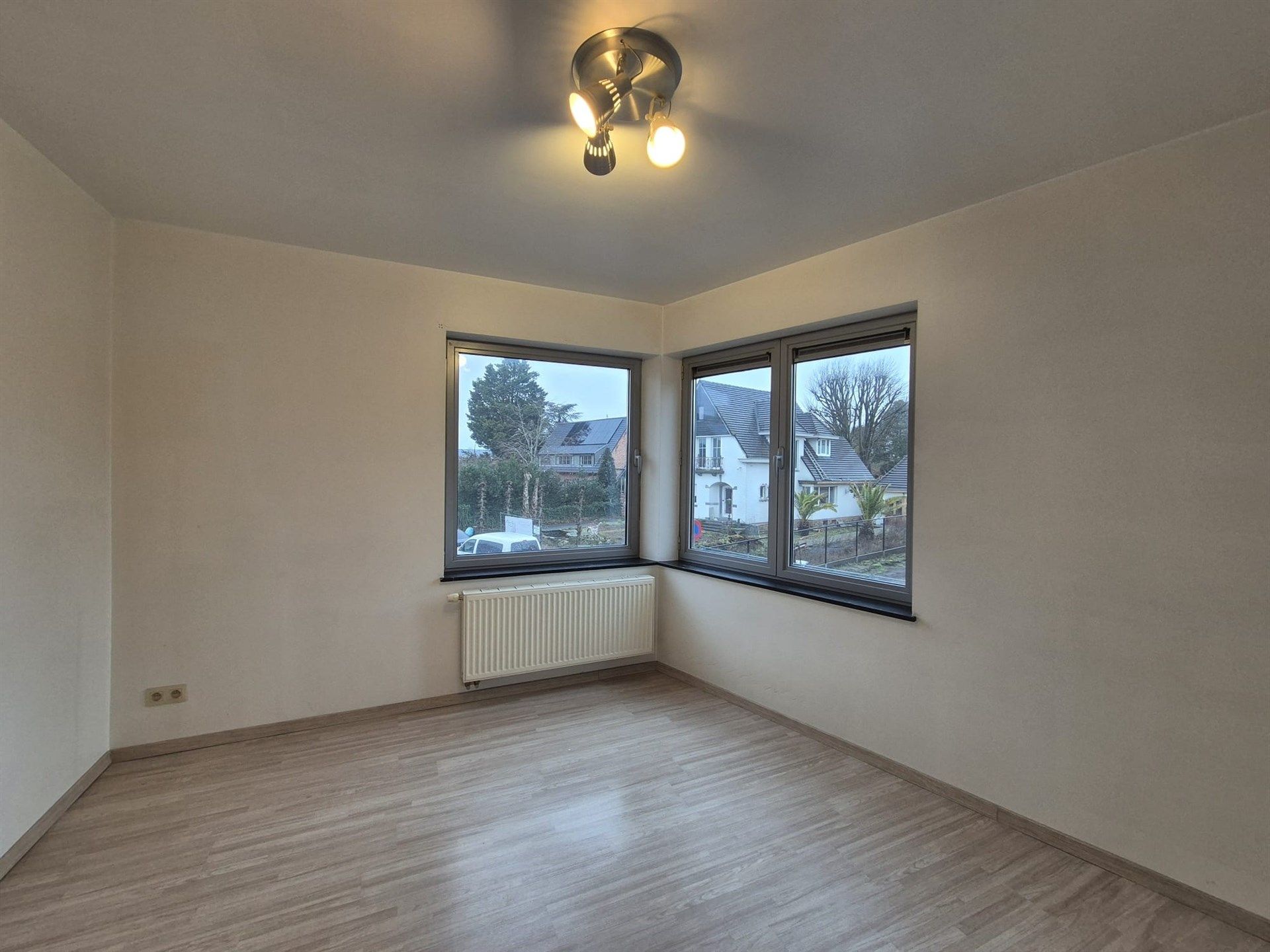 Rustig gelegen woning met tuin en garage. foto 17