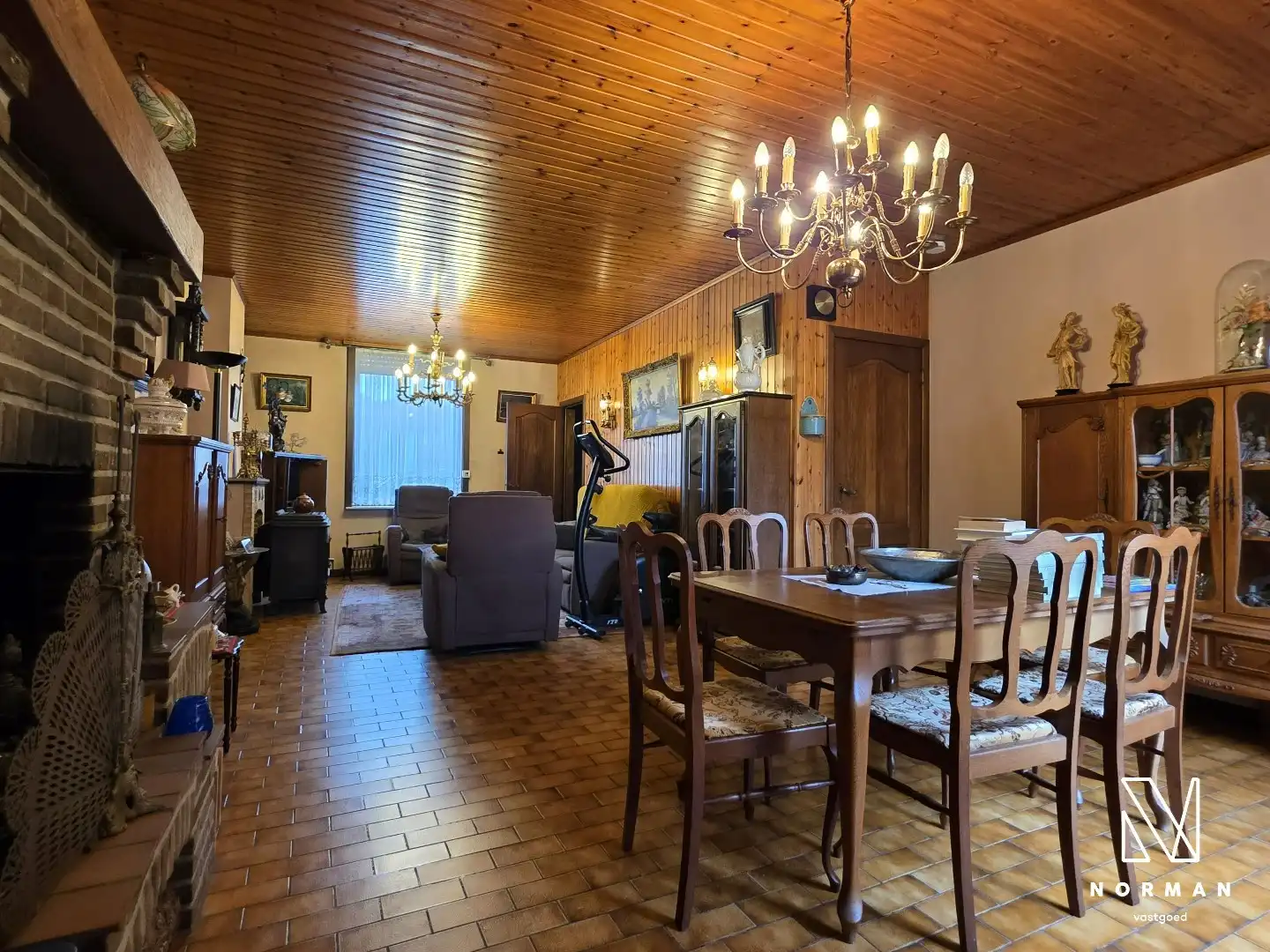 Centraal gelegen woning met grote garage/atelier met uitweg te Kuurne foto 4