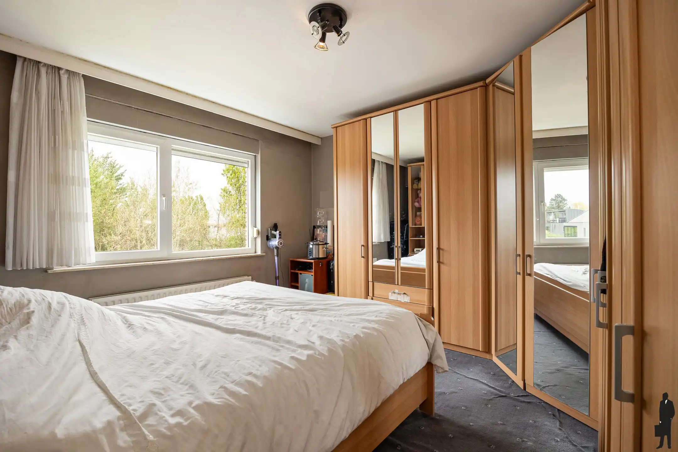 Ruim appartement met terras & garage te Burcht  foto 8