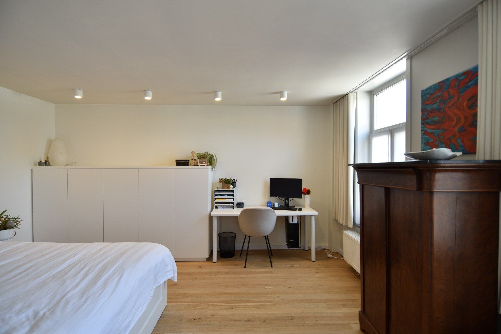 Unieke herenwoning met 5 slaapkamers, zonnige tuin én zwembad op perceel van 738 m² te koop in Kooigem foto 10