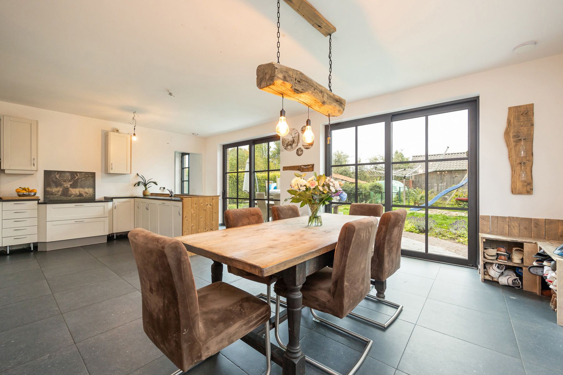 Karaktervolle gerenoveerde woning op een perceel van ca 780 m². foto 6