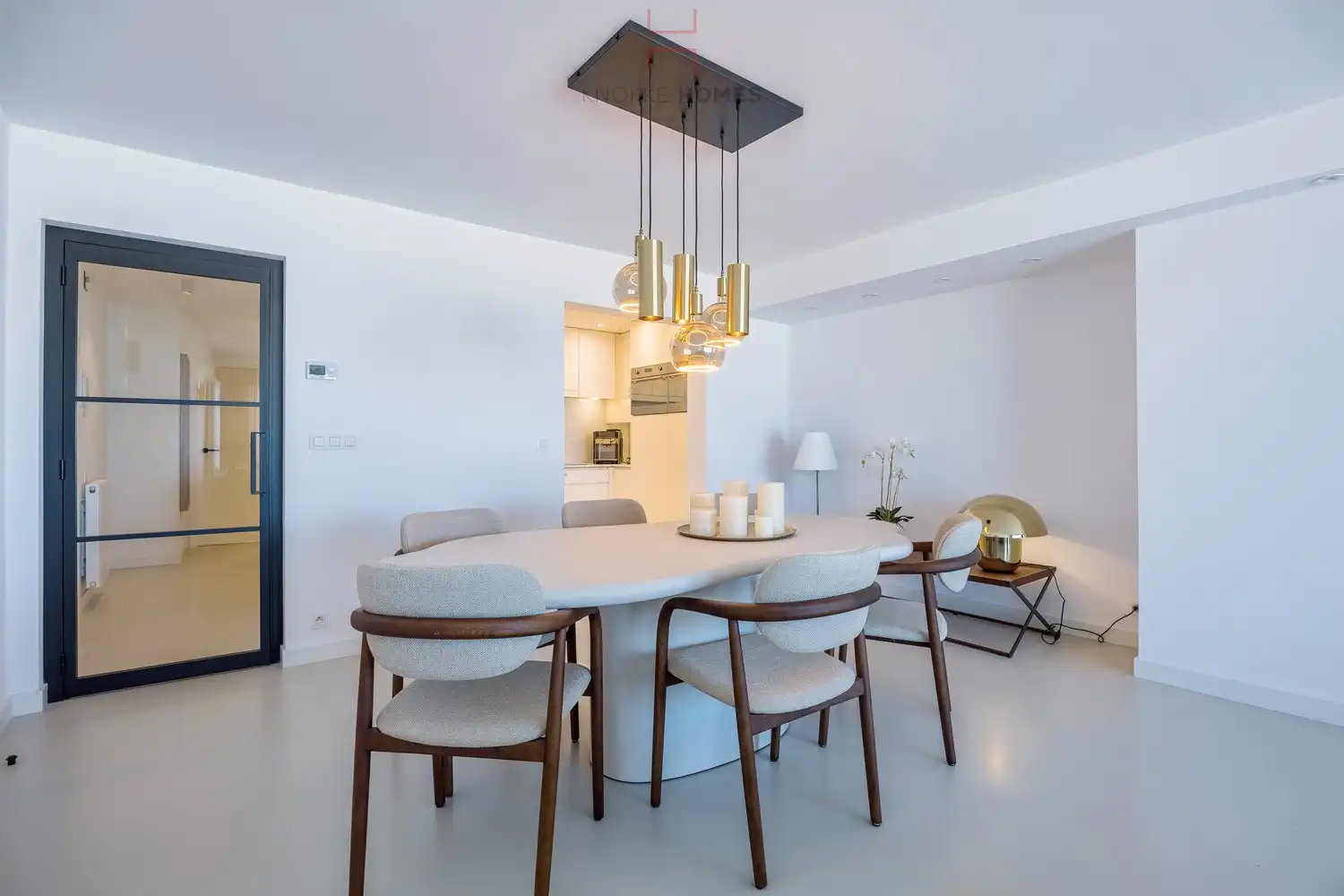 Mooi gerenoveerd vakantie-appartement op de zeedijk in Duinbergen foto 5