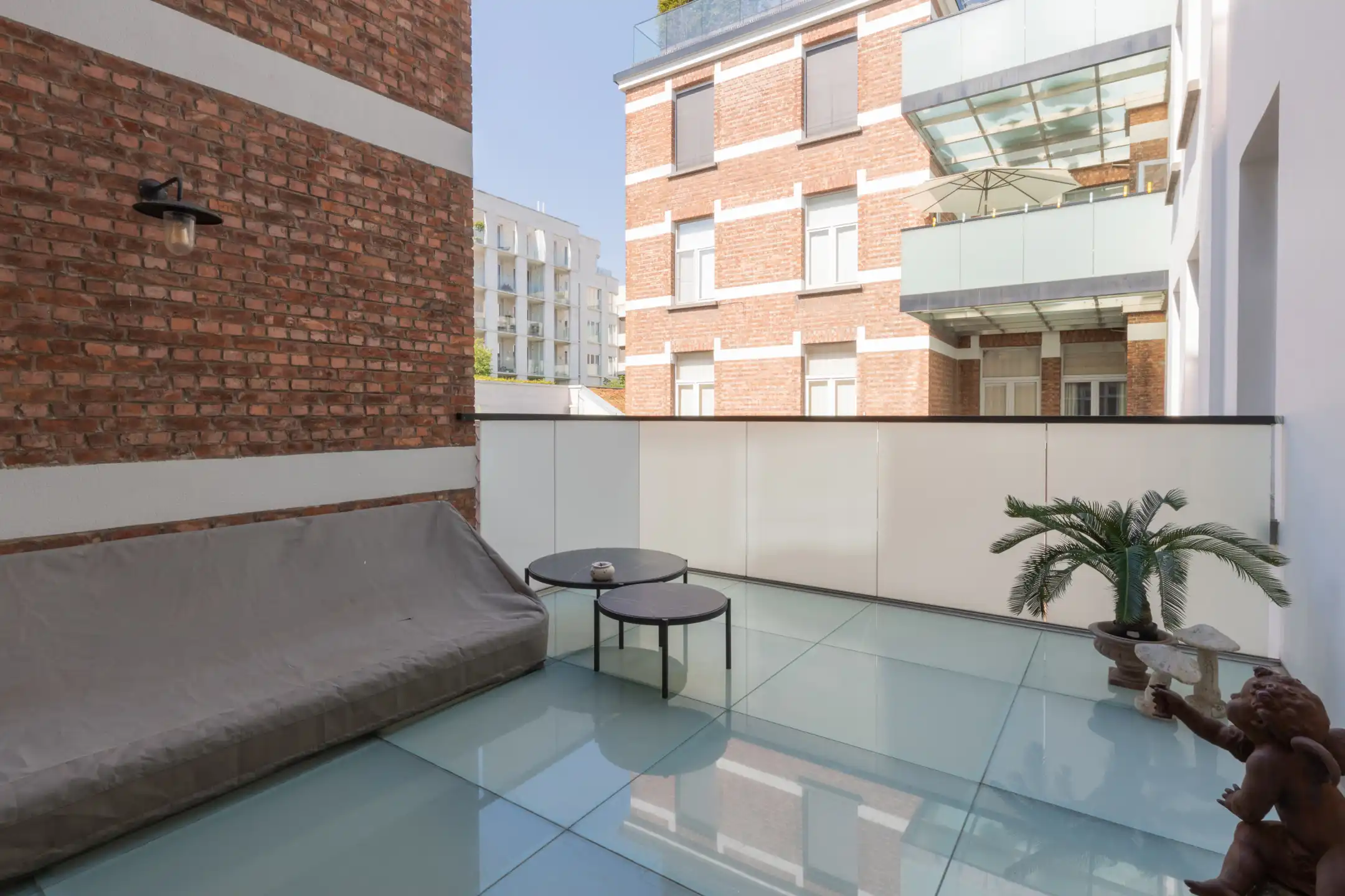ANTWERPEN - Volledig gerenoveerd appartement foto 3