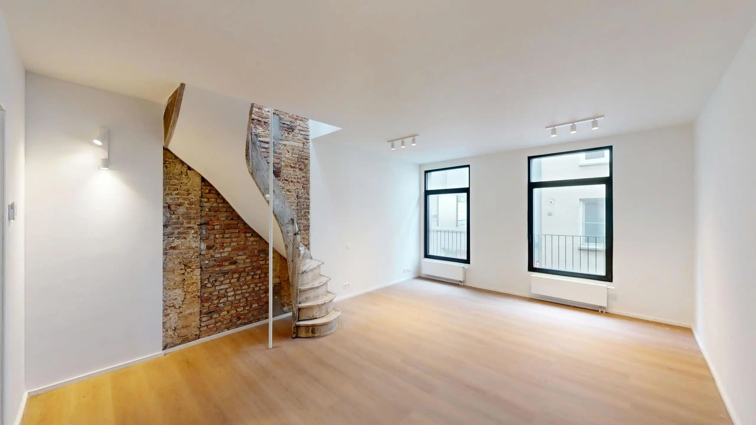 ANTWERPEN CENTRUM - gerenoveerde woning foto 4