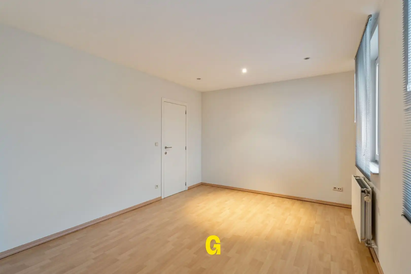 Degelijke instapklare rijwoning met drie slaapkamers, inpandige garage en tuin met terras vlakbij het centrum van Bilzen foto 24