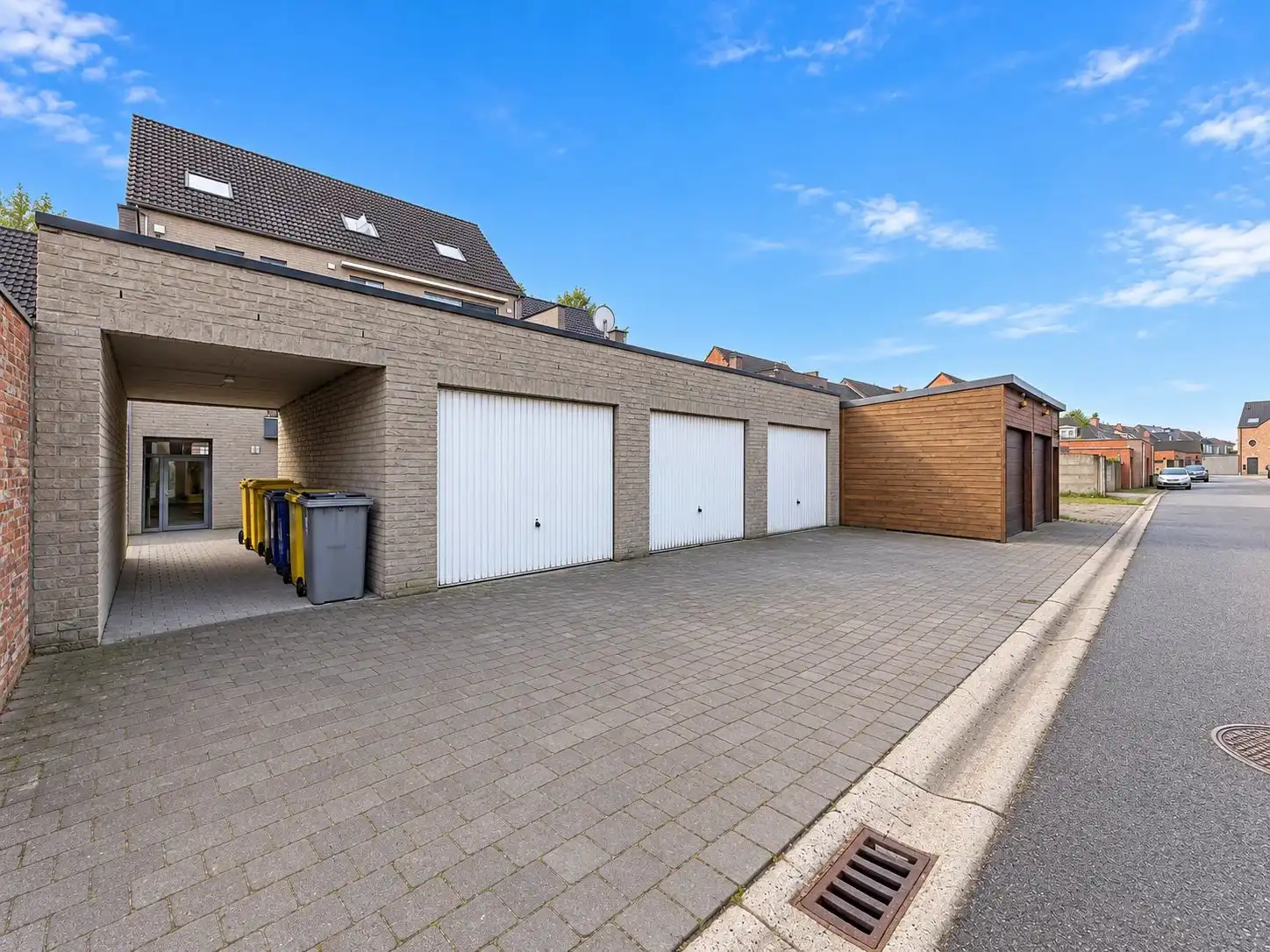 Zeer ruim duplex appartement met mogelijk 4 slaapkamers, ruim terras en garage vlakbij het centrum. foto 30