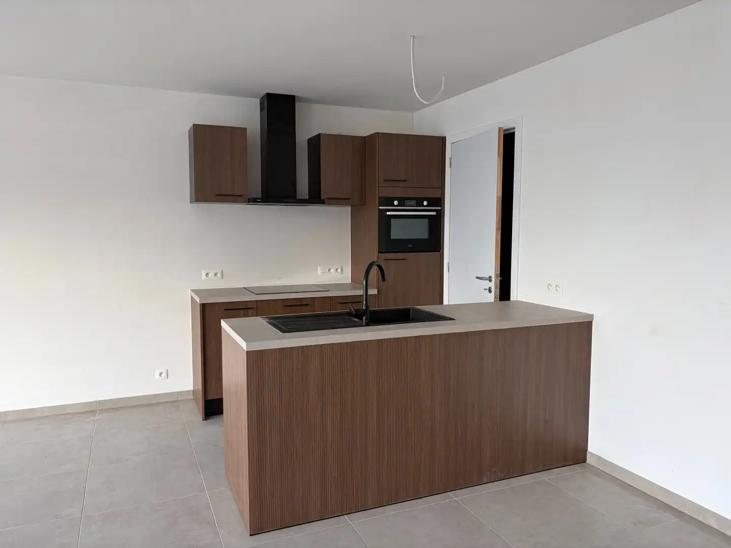 Instapklaar nieuwbouwappartement met 2 slaapkamers en terras. foto 2