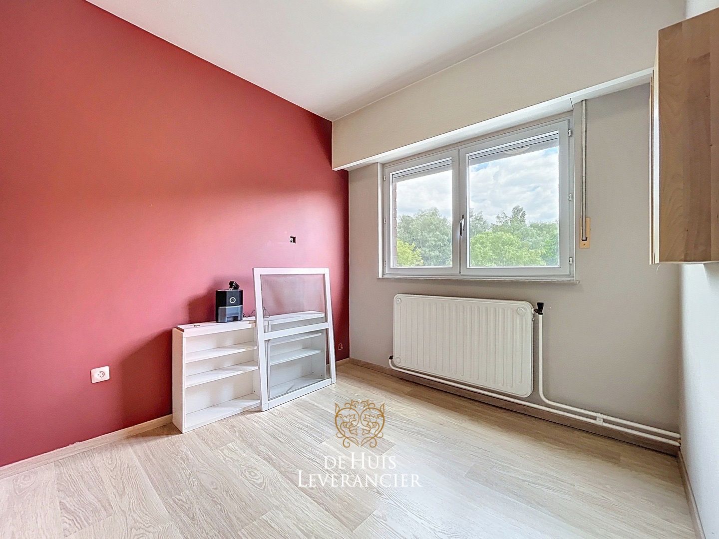 Zeldzame renovatiekans te koop in hartje Noeveren ! Unieke woning met ruimte, groen en grote garage foto 17
