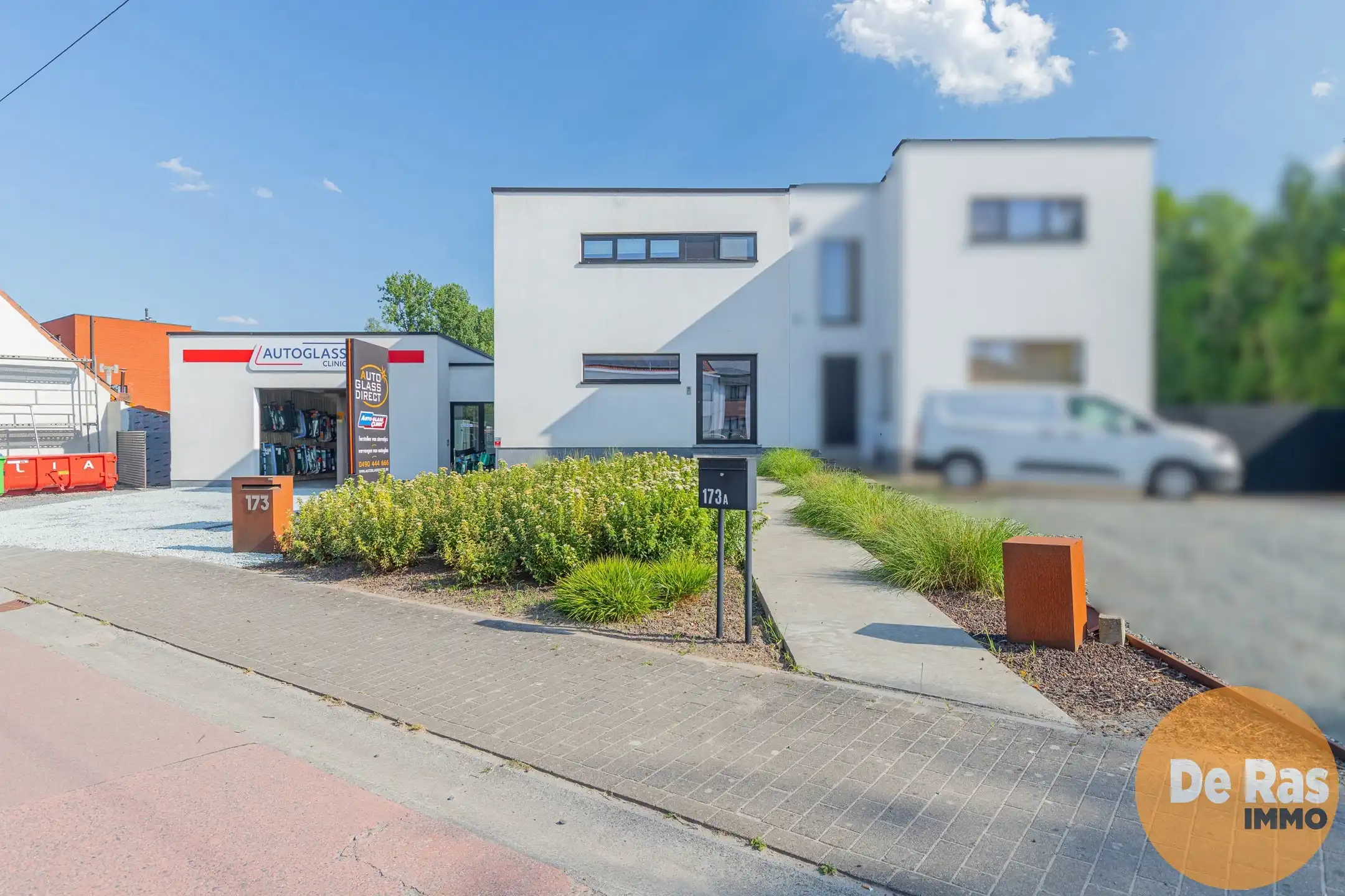 ERPE-MERE - Gerenoveerde halfopen woning met loods in Erpe foto {{pictureIndex}}