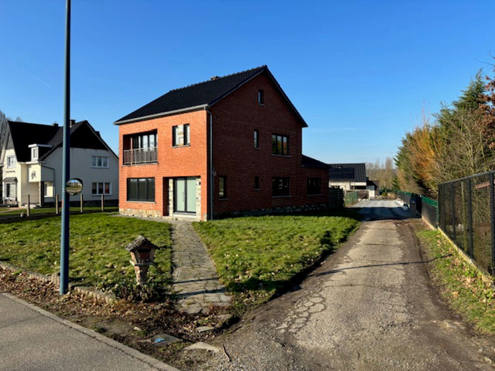 Prachtige villa met 4 slpks en garage foto 2