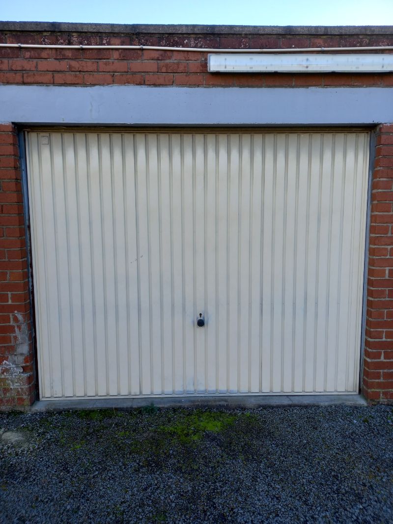 GARAGEBOX TE HUUR foto {{pictureIndex}}