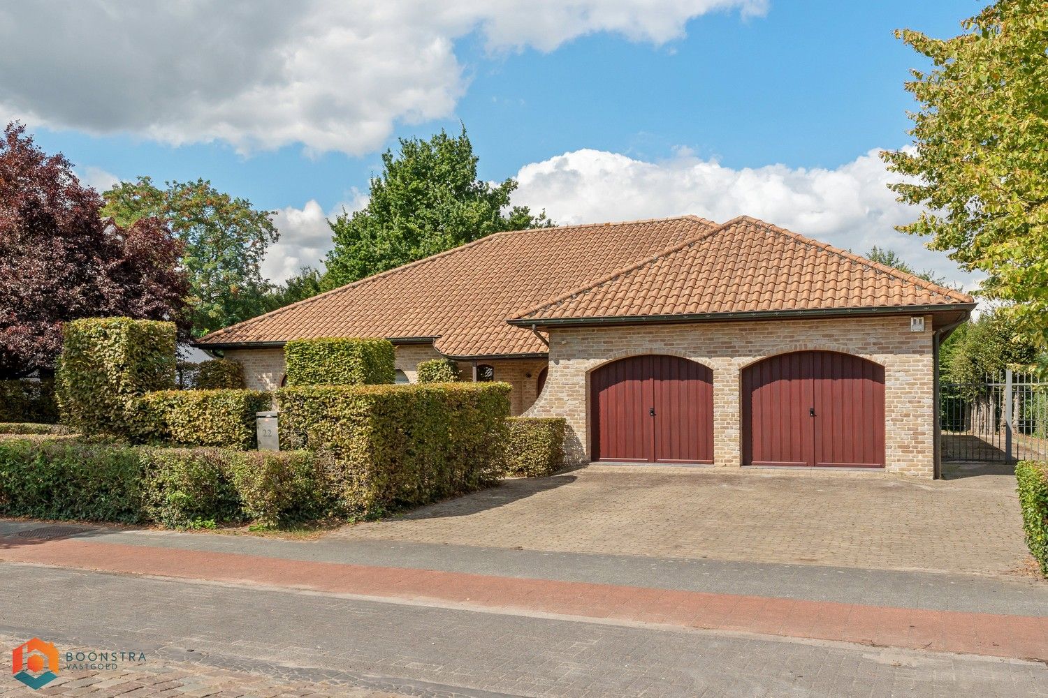 Prachtige villa met weide en paardenstal op een perceel van 4985m² te Kontich foto {{pictureIndex}}