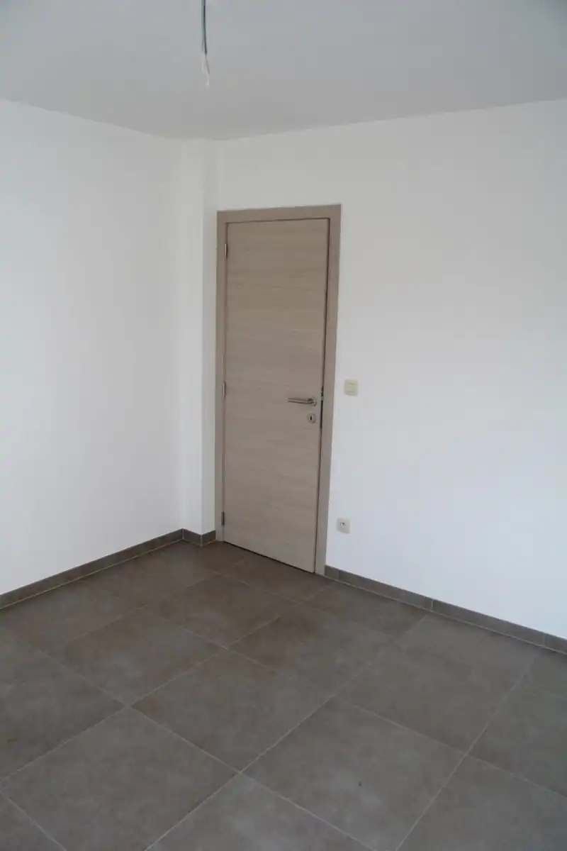 Ruim appartement met 2 slk, 2 terrassen, garage en autostaanplaats foto 12