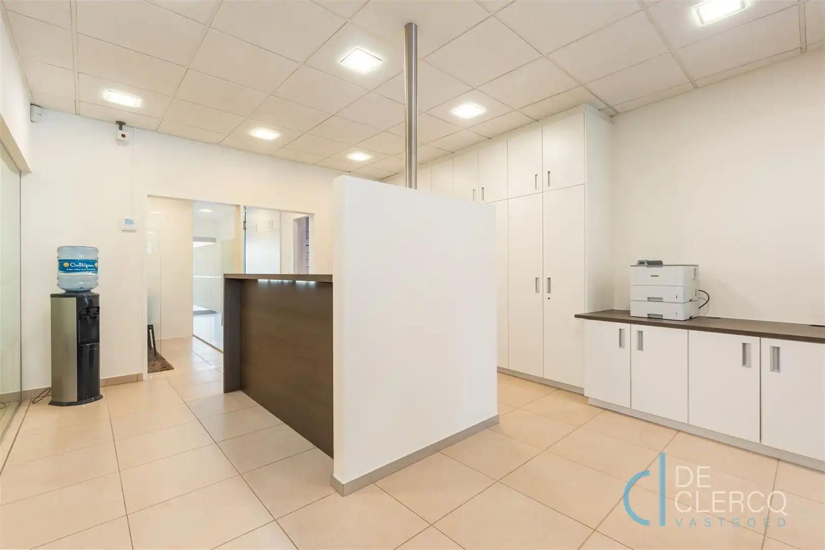 Tijdloos kantoor te koop aan parking in centrum Lochristi!  foto 5