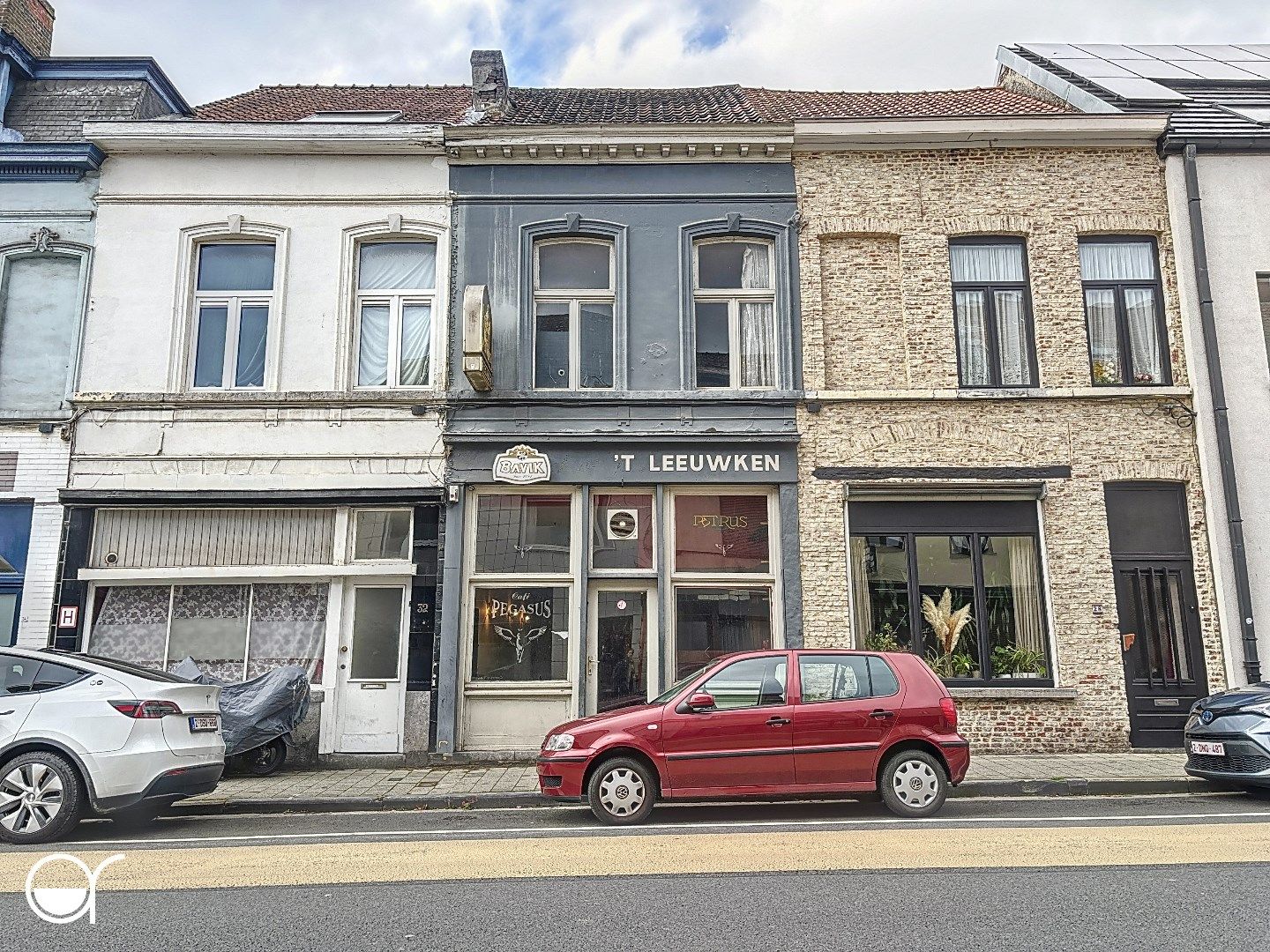 Hoofdfoto van de publicatie: Te renoveren woning gelegen vlakbij de Ledeganck.