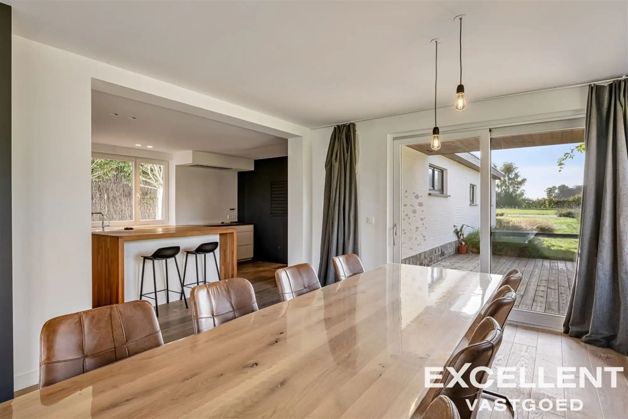 Villa met zwemvijver op een uitzonderlijk perceel foto 12