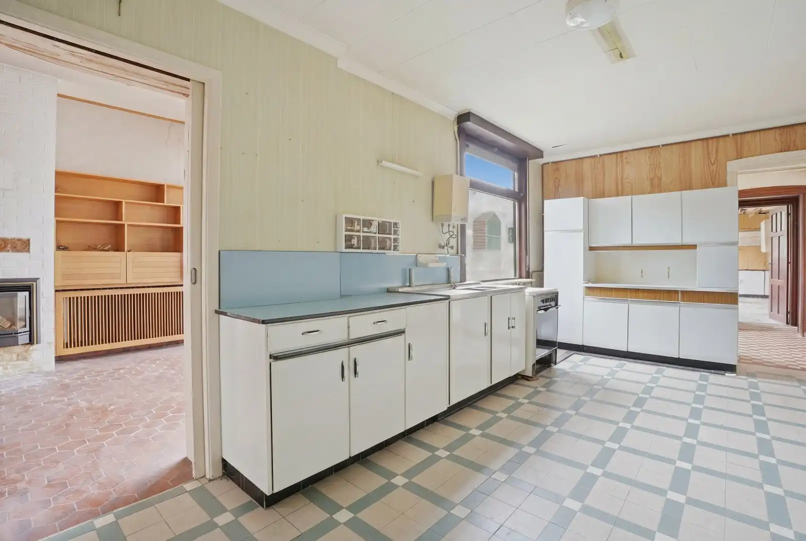 Te renoveren woning met veel op potentieel op topligging. foto 8