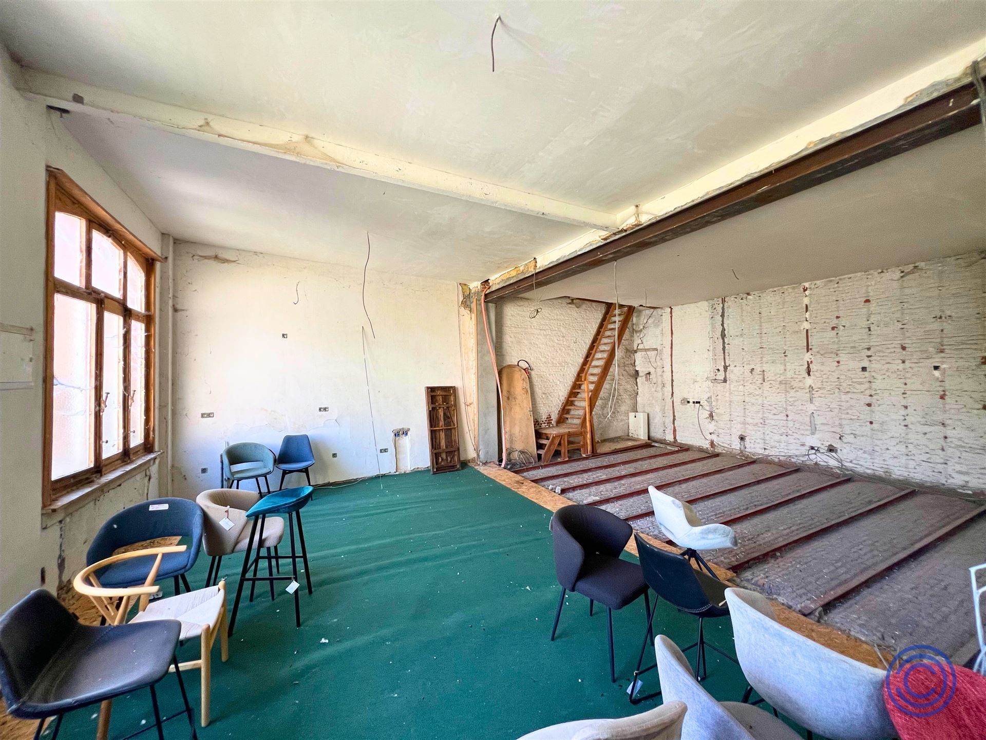 Uniek gebouw met enorm potentieel! foto 12
