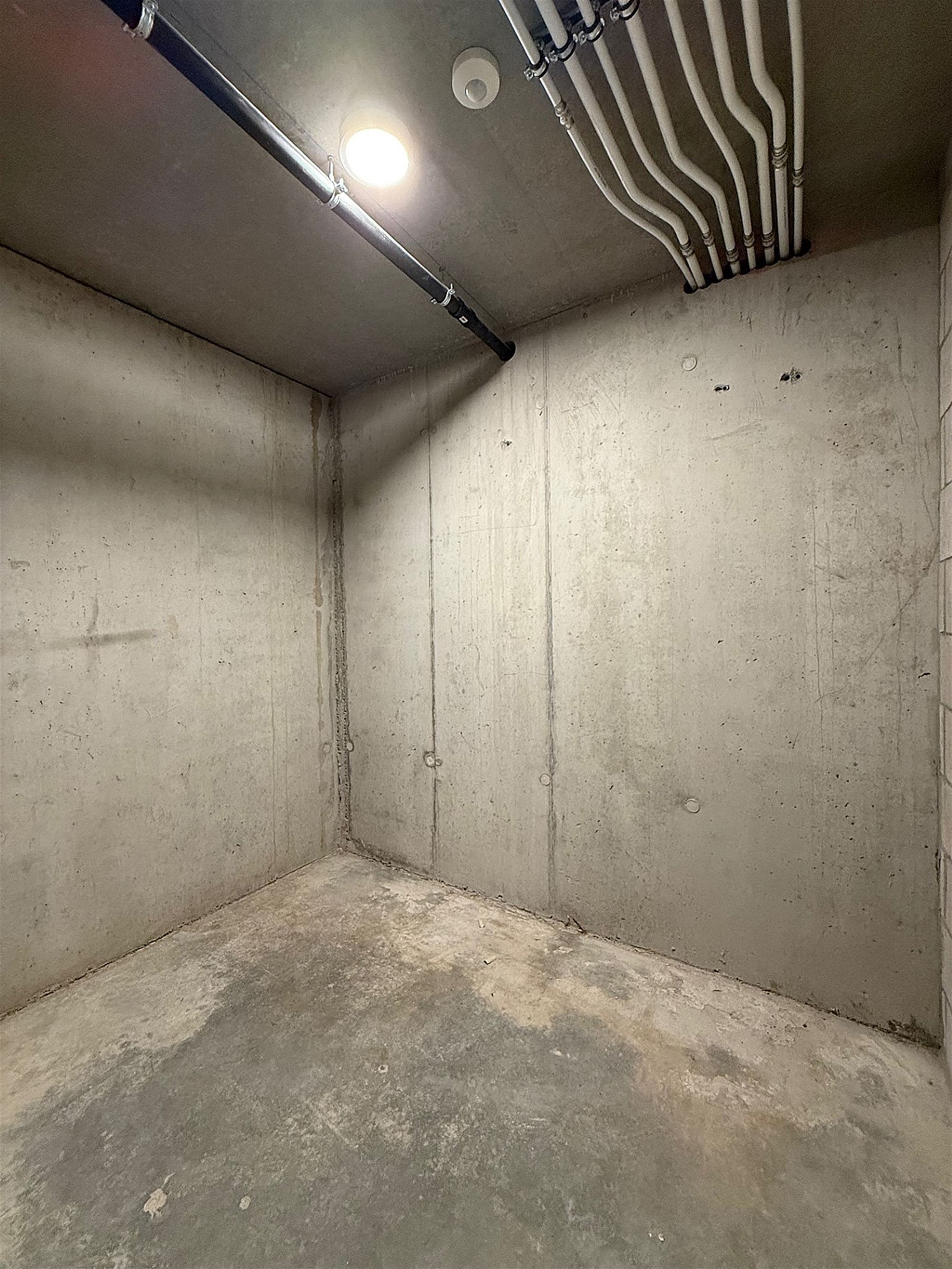 APPARTEMENT (gelijkvloers) met terras / tuin, 1 slaapkamer, ruime bergingen & autostaanplaats foto 18