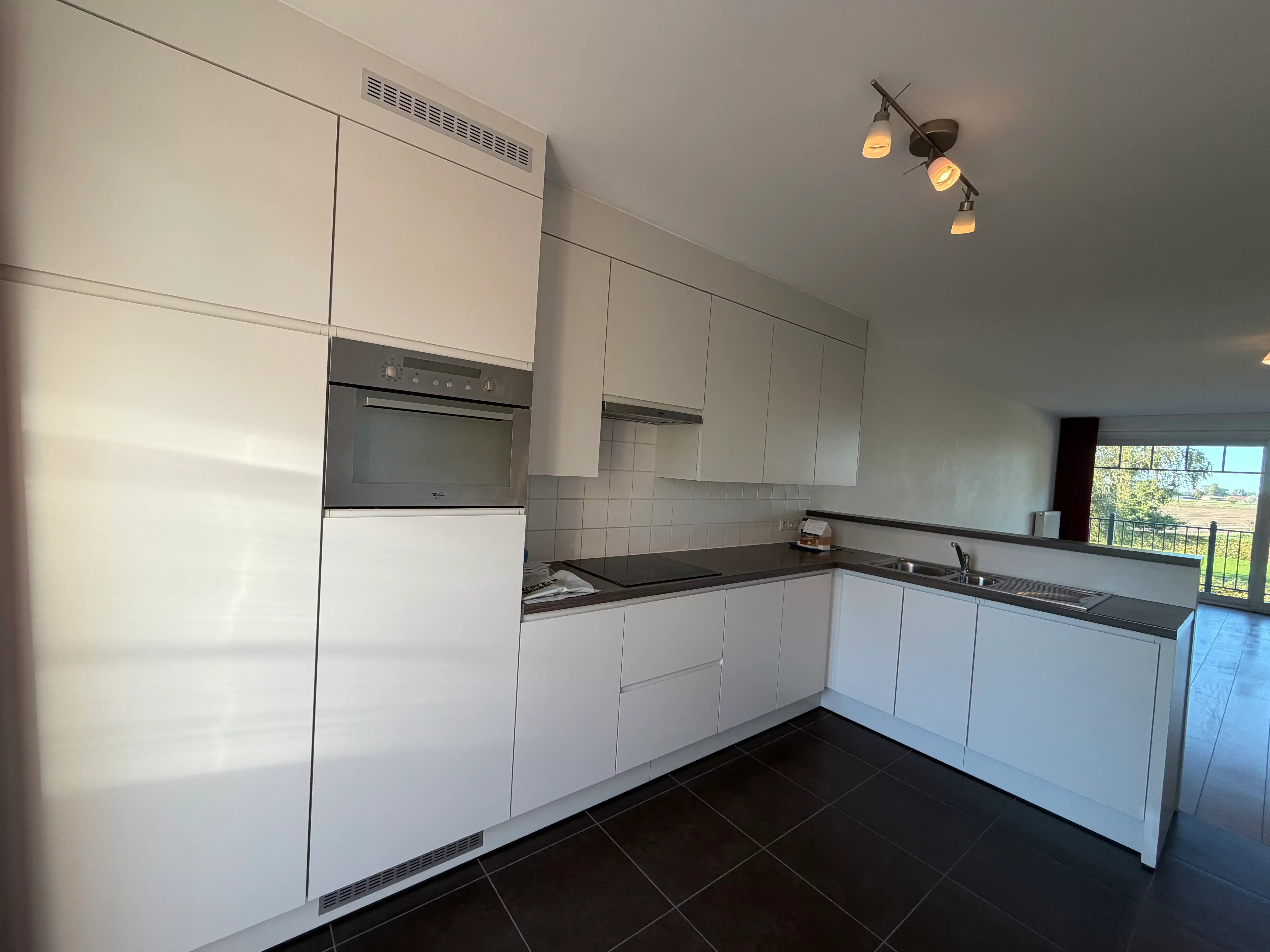 Instapklaar appartement met twee slaapkamers en garage foto 8