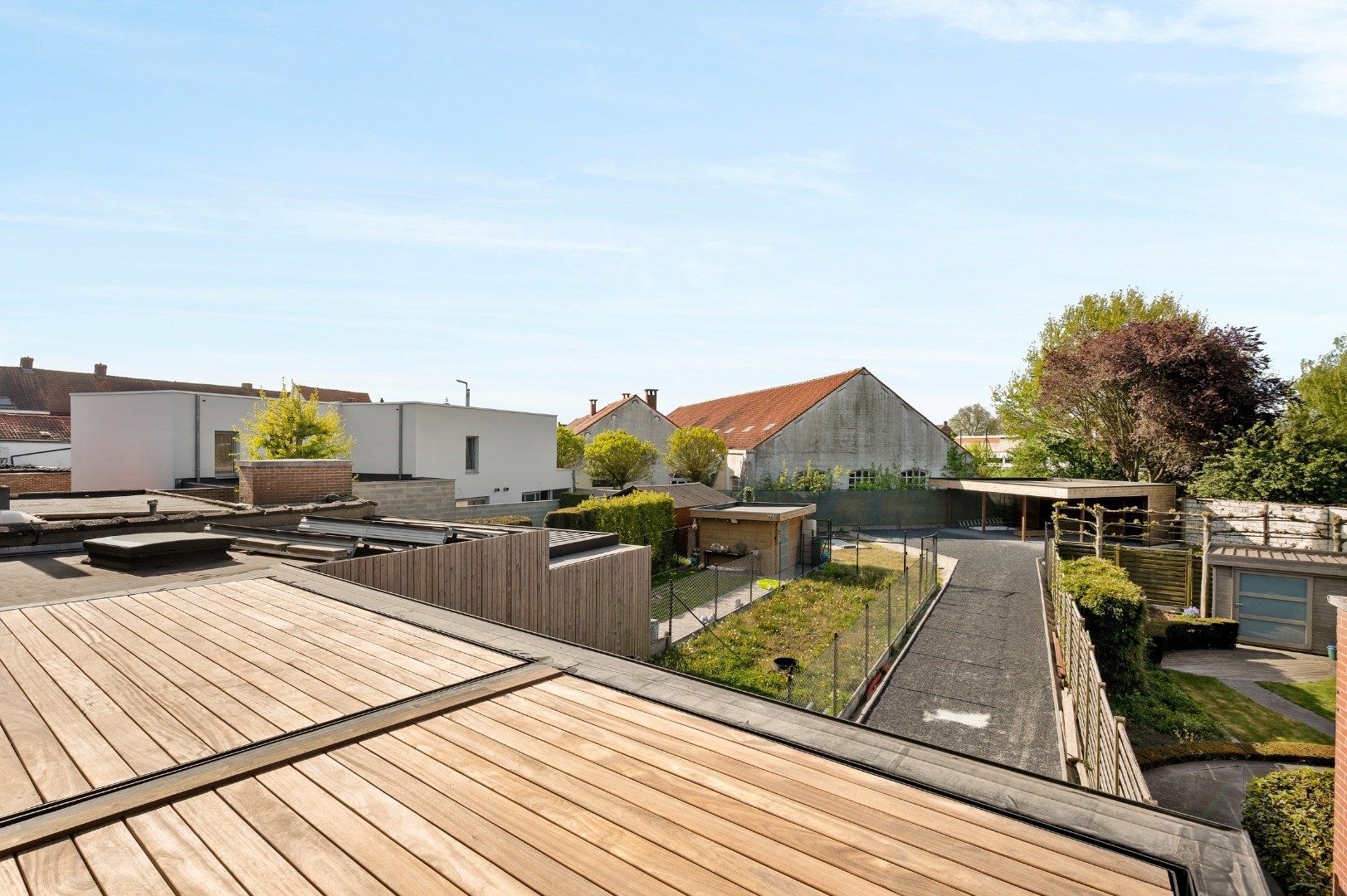 DUPLEX NIEUWBOUWAPPARTEMENT MET 2 SLPKS EN RUIM TERRAS TE GELUWE foto 4
