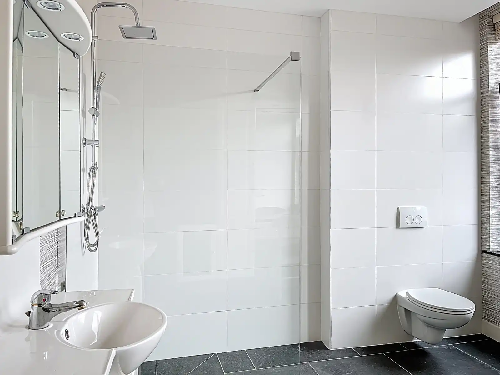 Authentieke woning met 2 slaapkamers in centrum Bree.  foto 10