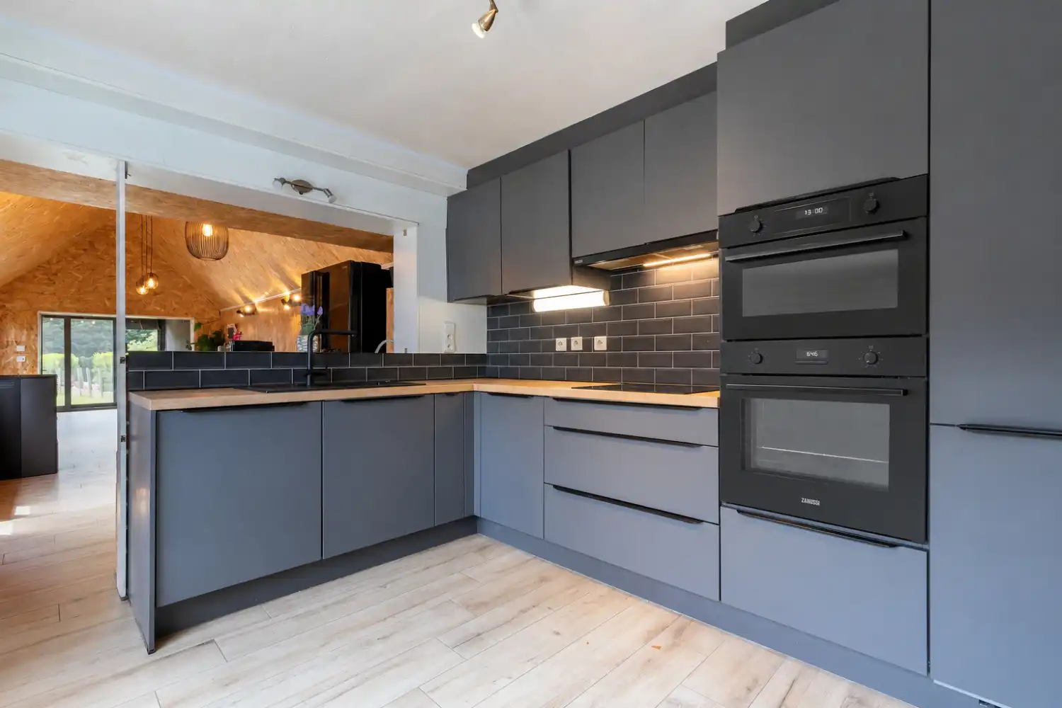 Ruime half-open woning met 4 slaapkamers, muziekstudio/hobbyruimte, garage en leuke tuin foto 17