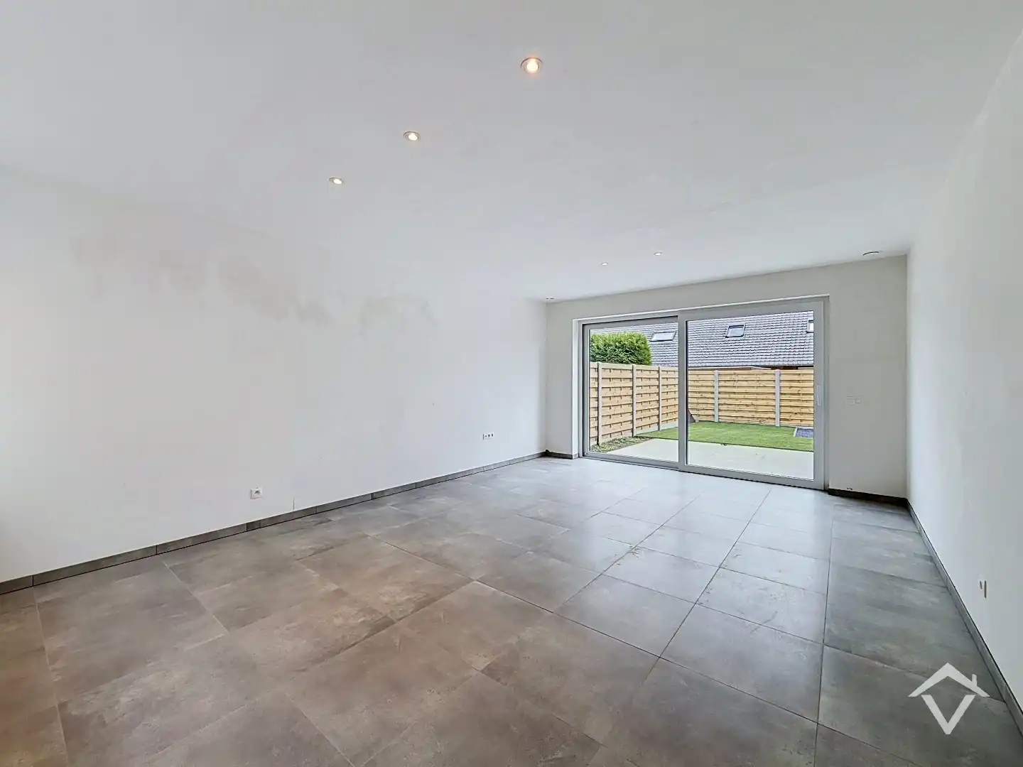 Centraal gelegen nieuwbouwwoning met 3 slaapkamers, tuin en overdekte autostaanplaats foto 11