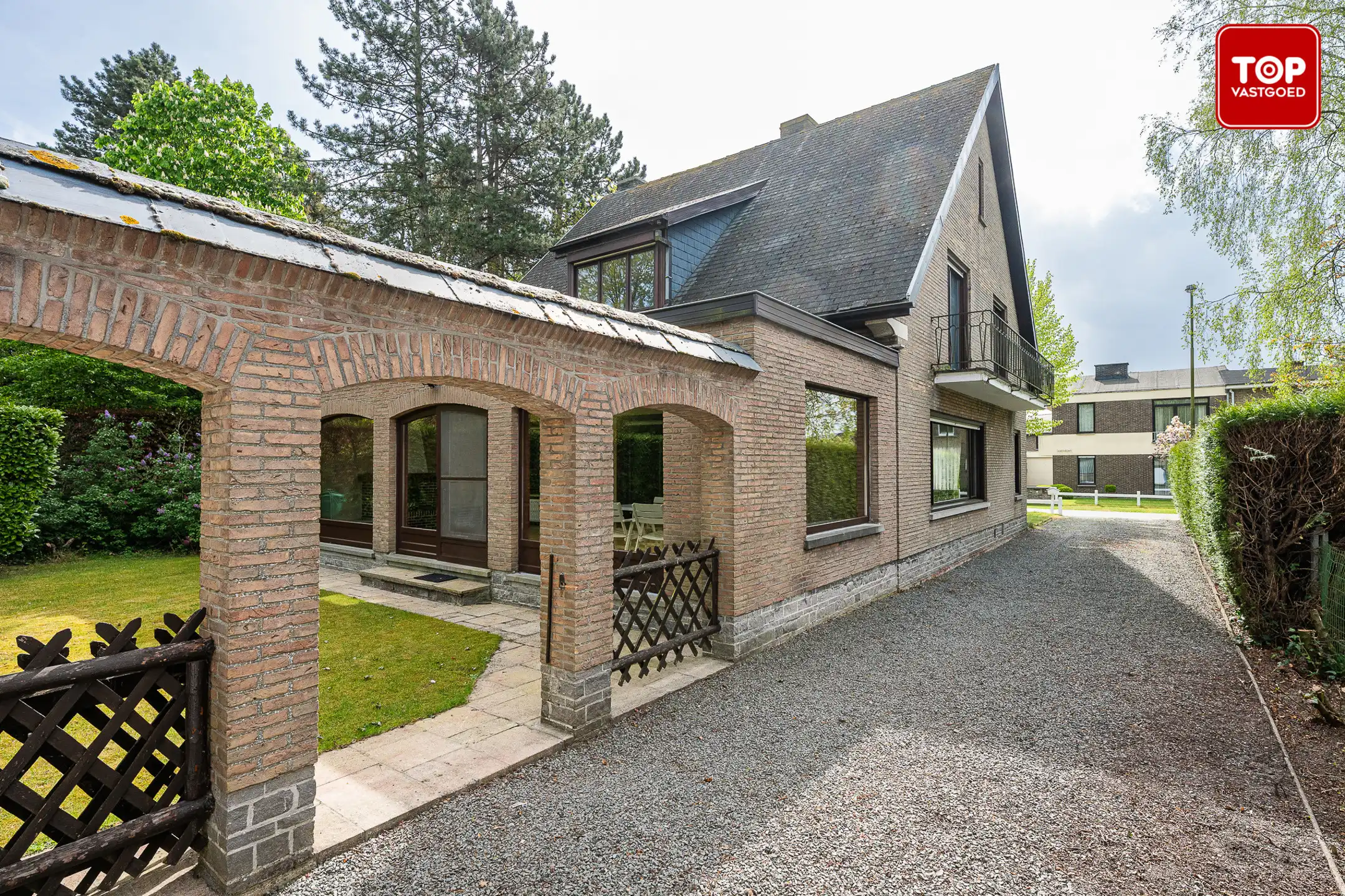 Te renoveren karaktervolle villa met 4 slaapkamers, gelegen op een perceel van 900 m². foto 25